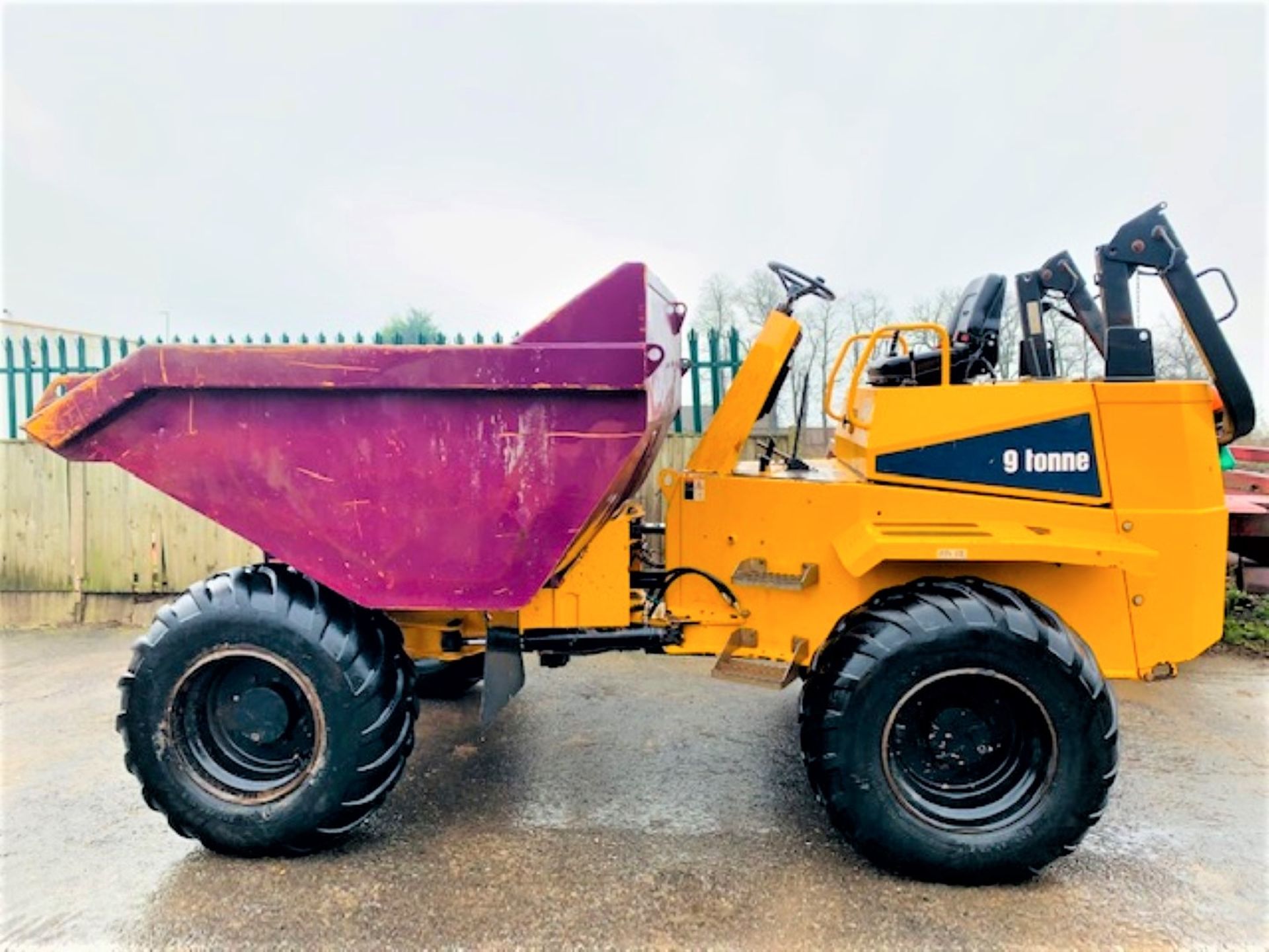 THWAITES MACH 690 9 TON STRAIGHT TIP DUMPER, YEAR 2015, 924 HOURS, ORANGE & GREEN BEACON, CE MARKED