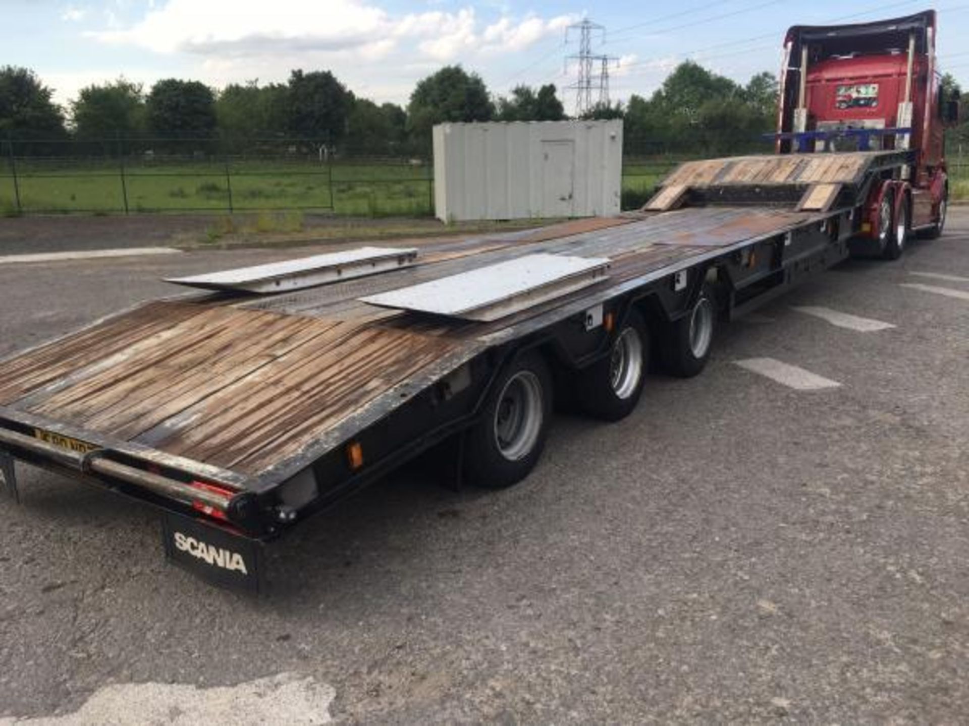 2004 CHIEFTAIN TRI AXLE LOW LOADER TRAILER, GOOD CONDITION, ALLOY RAMPS, AIR SUSPENSION *PLUS VAT* - Image 8 of 12