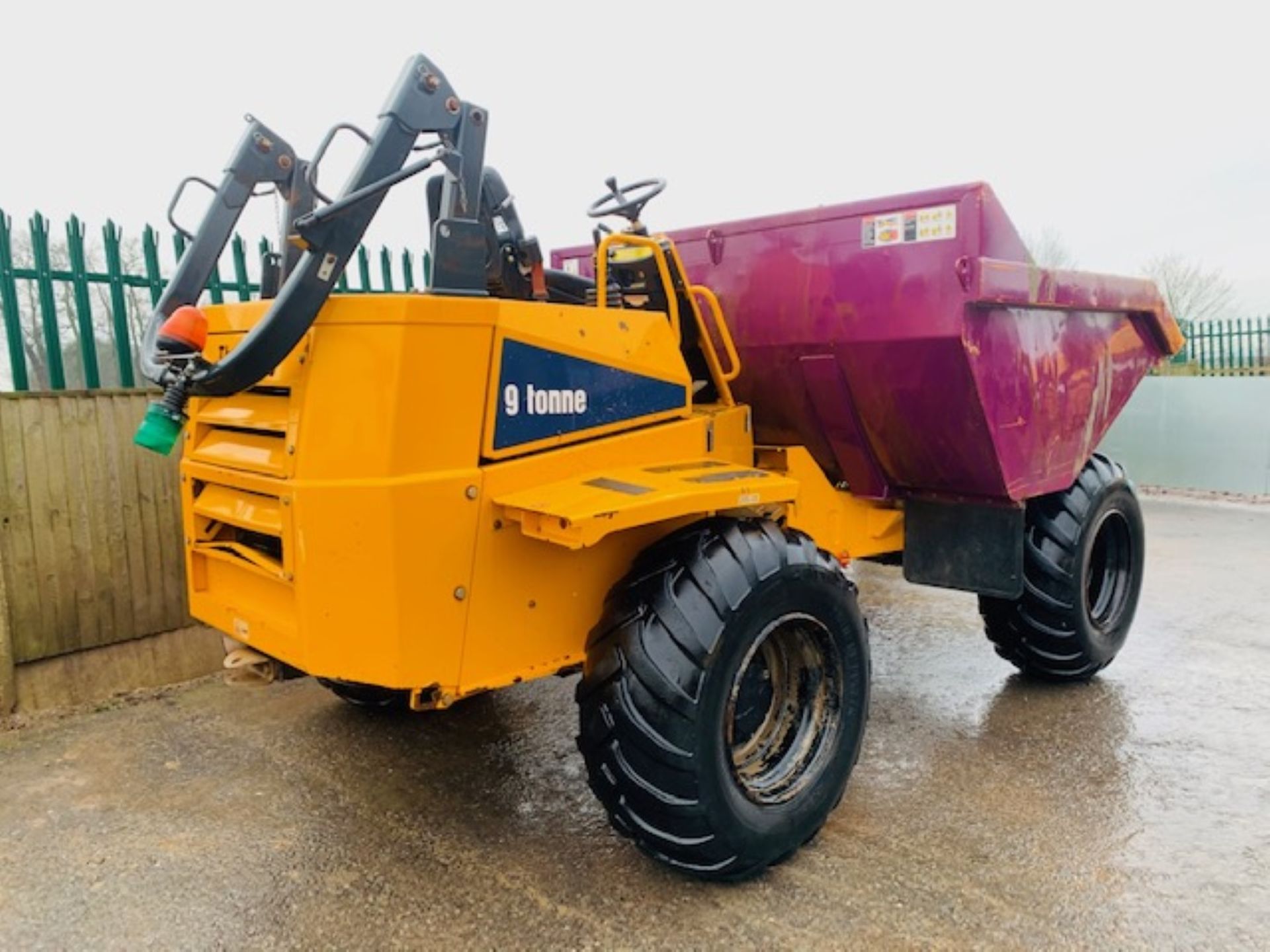 THWAITES MACH 690 9 TON STRAIGHT TIP DUMPER, YEAR 2015, 924 HOURS, ORANGE & GREEN BEACON, CE MARKED - Image 4 of 11