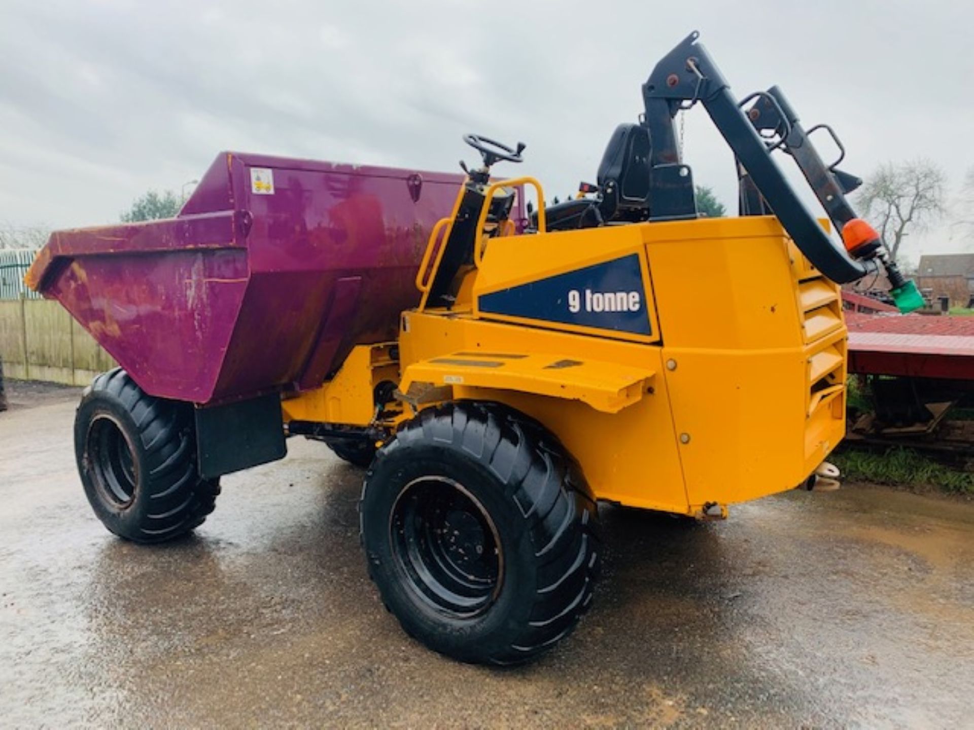 THWAITES MACH 690 9 TON STRAIGHT TIP DUMPER, YEAR 2015, 924 HOURS, ORANGE & GREEN BEACON, CE MARKED - Image 3 of 11