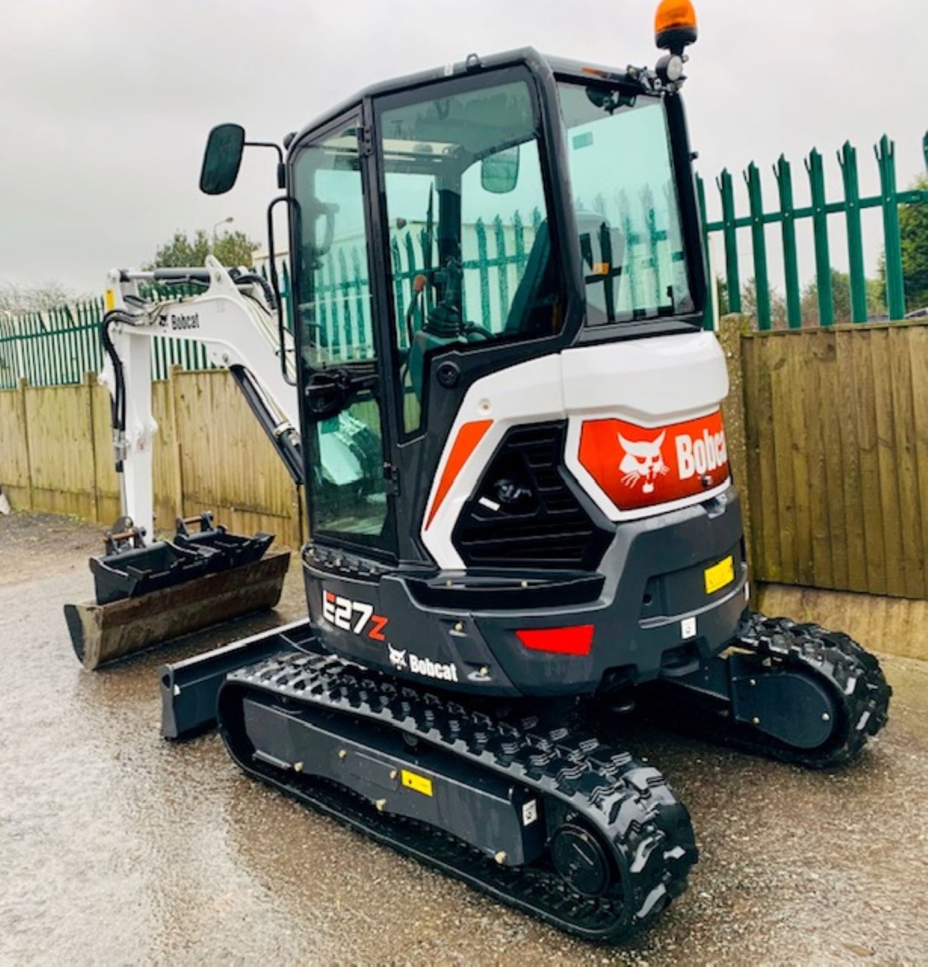 BOBCAT E27Z TRACKED RUBBER CRAWLER DIGGER / EXCAVATOR, YEAR 2019, 55 HOURS, QUICK HITCH & 3 BUCKETS - Image 3 of 11