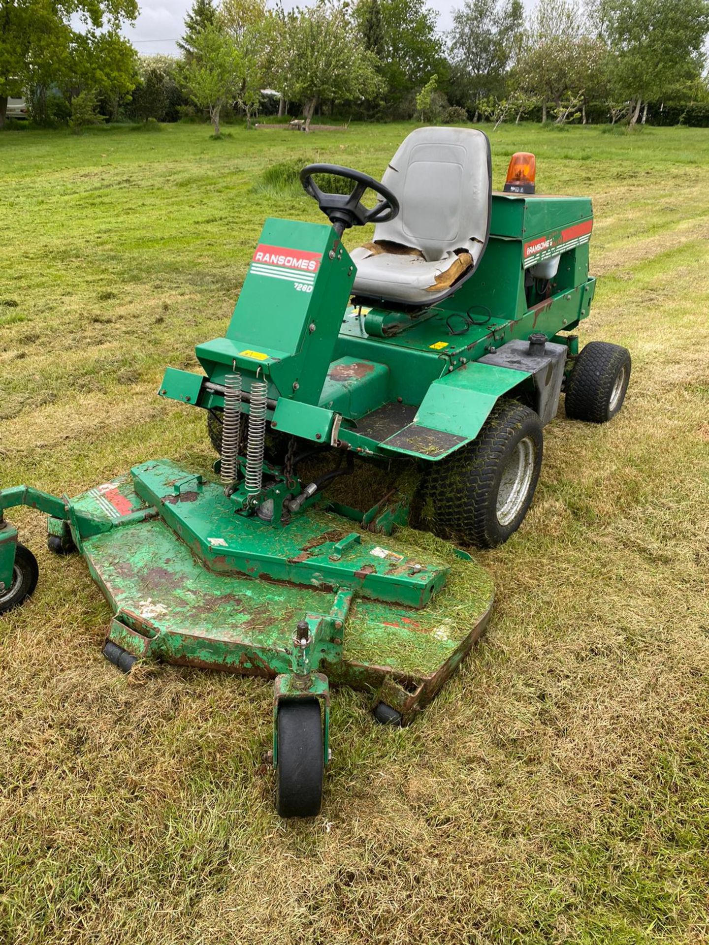 RANSOMES 728D RIDE ON LAWN MOWER, RUNS, WORKS, CUTS, 4 WHEEL DRIVE, 2019 HOURS *NO VAT* - Image 2 of 6