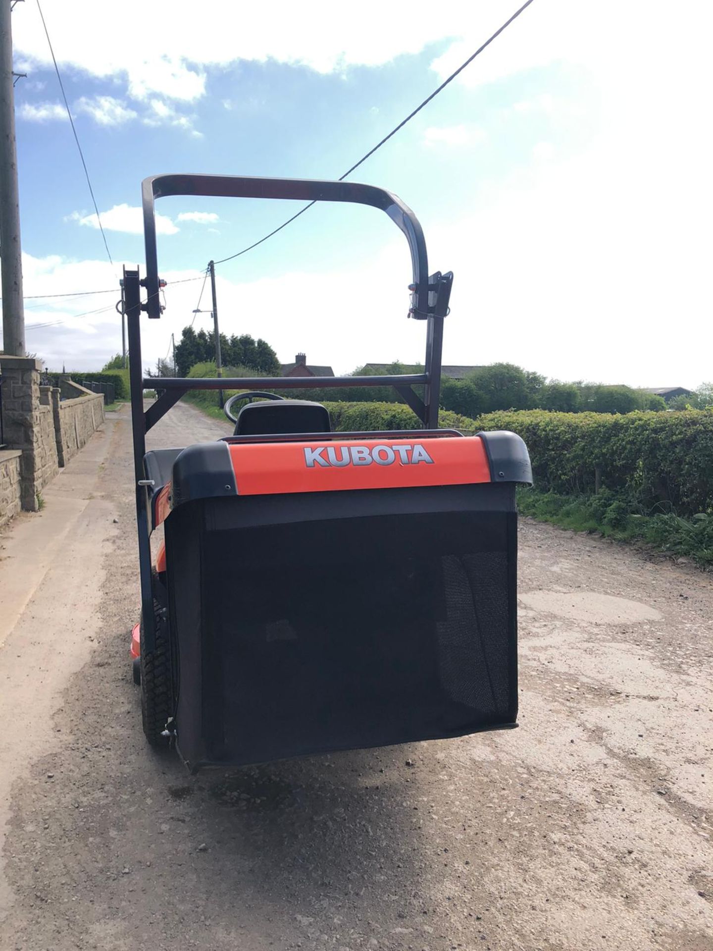 S - EX DEMO KUBOTA G23-11 RIDE ON LAWN MOWER - ONLY 30 HOURS FROM NEW, IN VERY GOOD CONDITION - Image 5 of 10