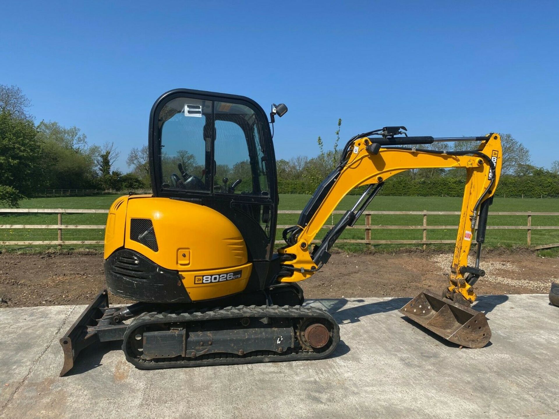 JCB 8026 CTS MINI DIGGER, YEAR 2015, ONLY 1843 HOURS, C/W 3 X BUCKETS & QUICK HITCH *PLUS VAT* - Image 2 of 4