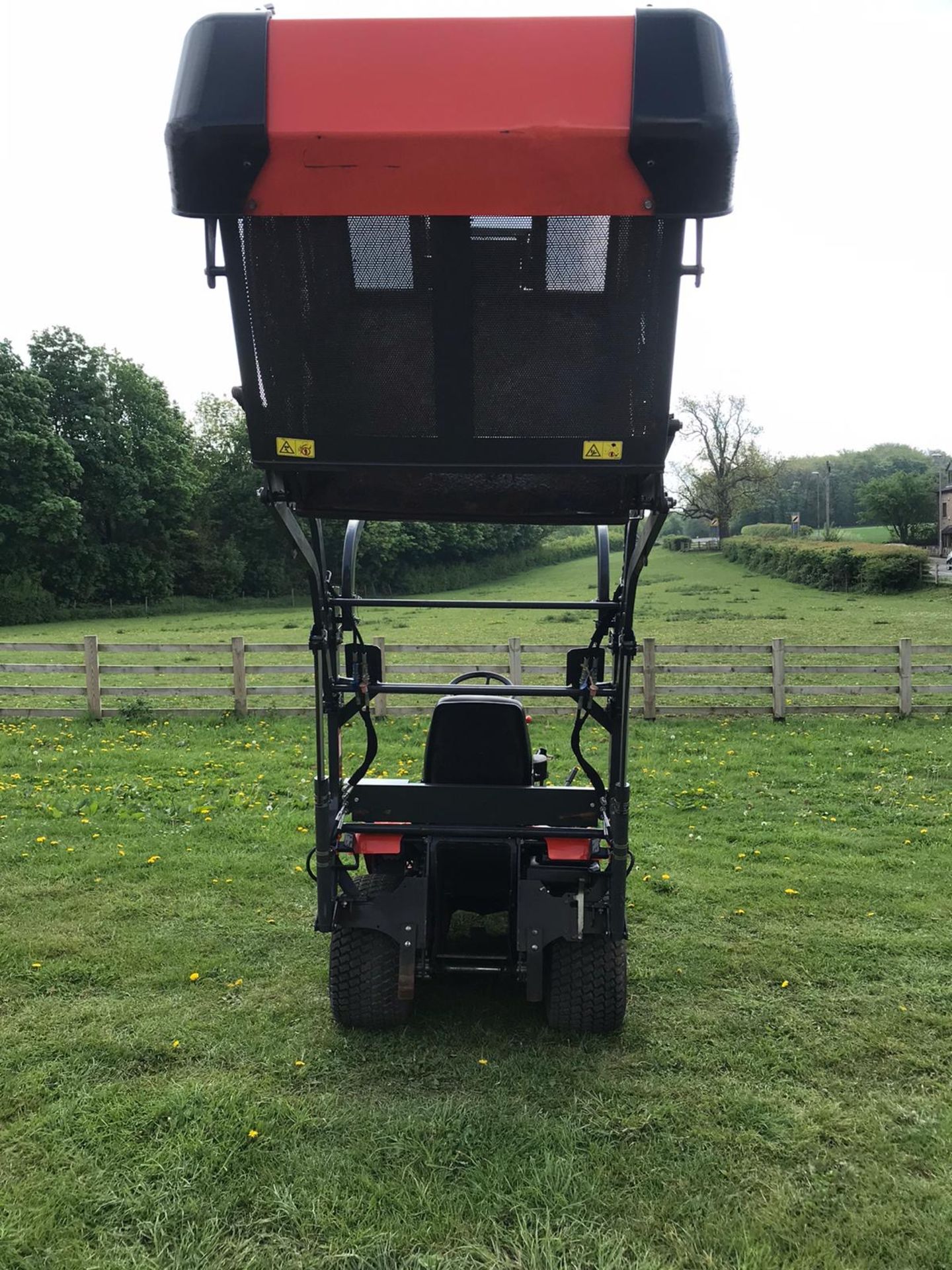 KUBOTA G23-11, MODEL G23-3HD RIDE ON MOWER, 48” MID MOUNTED CUTTING DECK. YEAR 2015, 995 LOW HOURS - Image 4 of 13