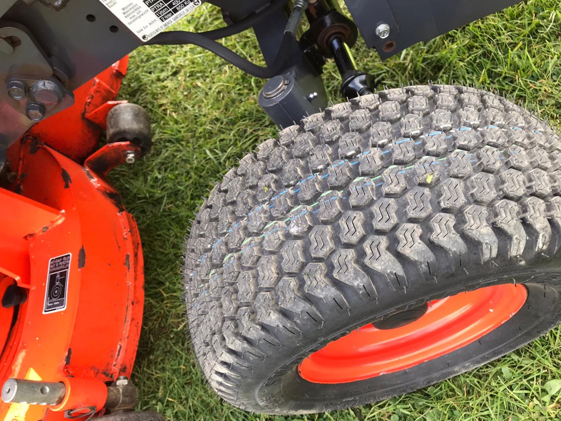 KUBOTA G23-11, MODEL G23-3HD RIDE ON MOWER, 48” MID MOUNTED CUTTING DECK. YEAR 2015, 995 LOW HOURS - Image 11 of 13