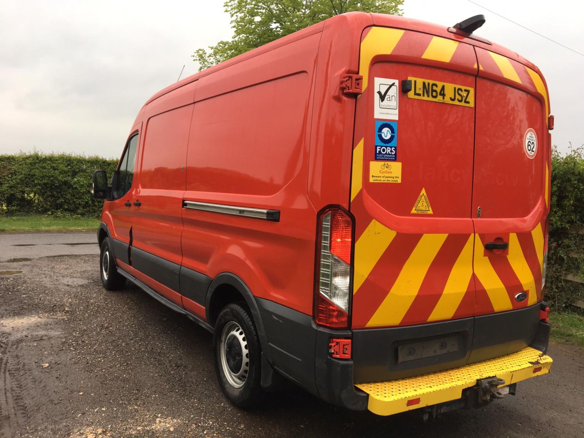 2014/64 REG FORD TRANSIT 350 SHR P/V 2.2 DIESEL 125 BHP RED PANEL VAN, SHOWING 0 FORMER KEEPERS - Image 9 of 19