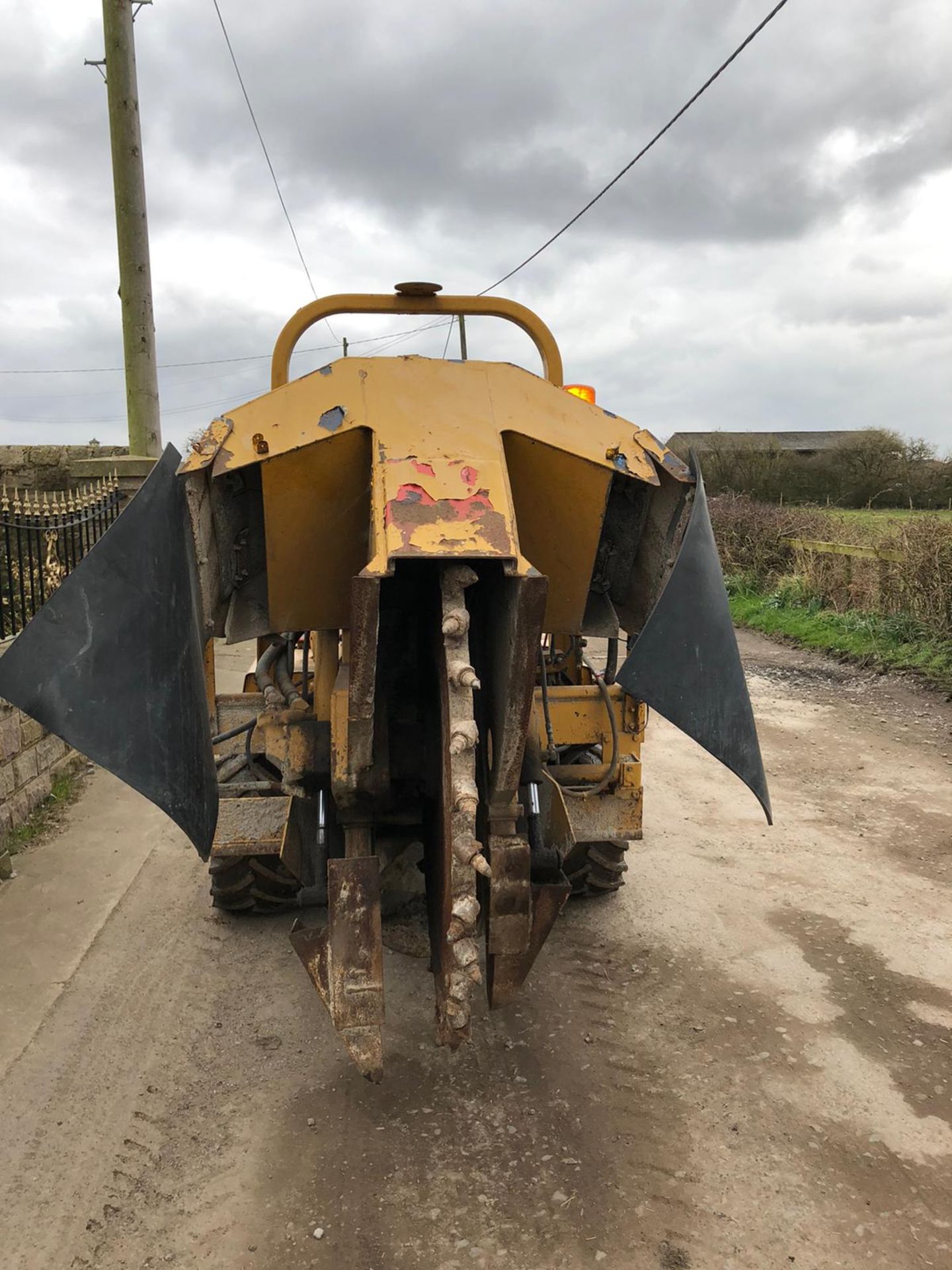 DITCH WITCH 3500 ROCK TRENCHER, 4 WHEEL DRIVE, RUNS, WORKS AND DIGS *PLUS VAT* - Image 3 of 7