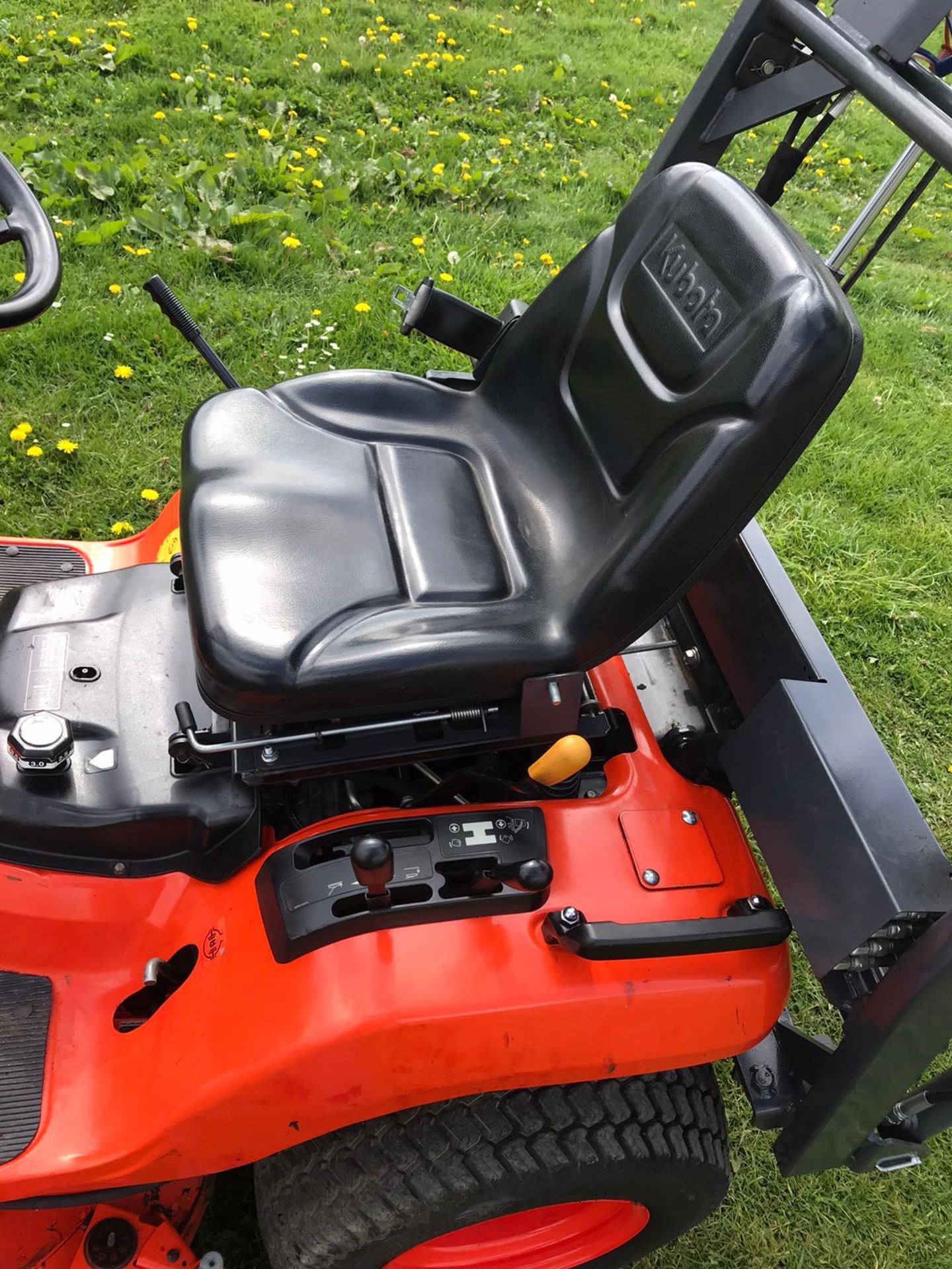 KUBOTA G23-11, MODEL G23-3HD RIDE ON MOWER, 48” MID MOUNTED CUTTING DECK. YEAR 2015, 995 LOW HOURS - Image 7 of 13