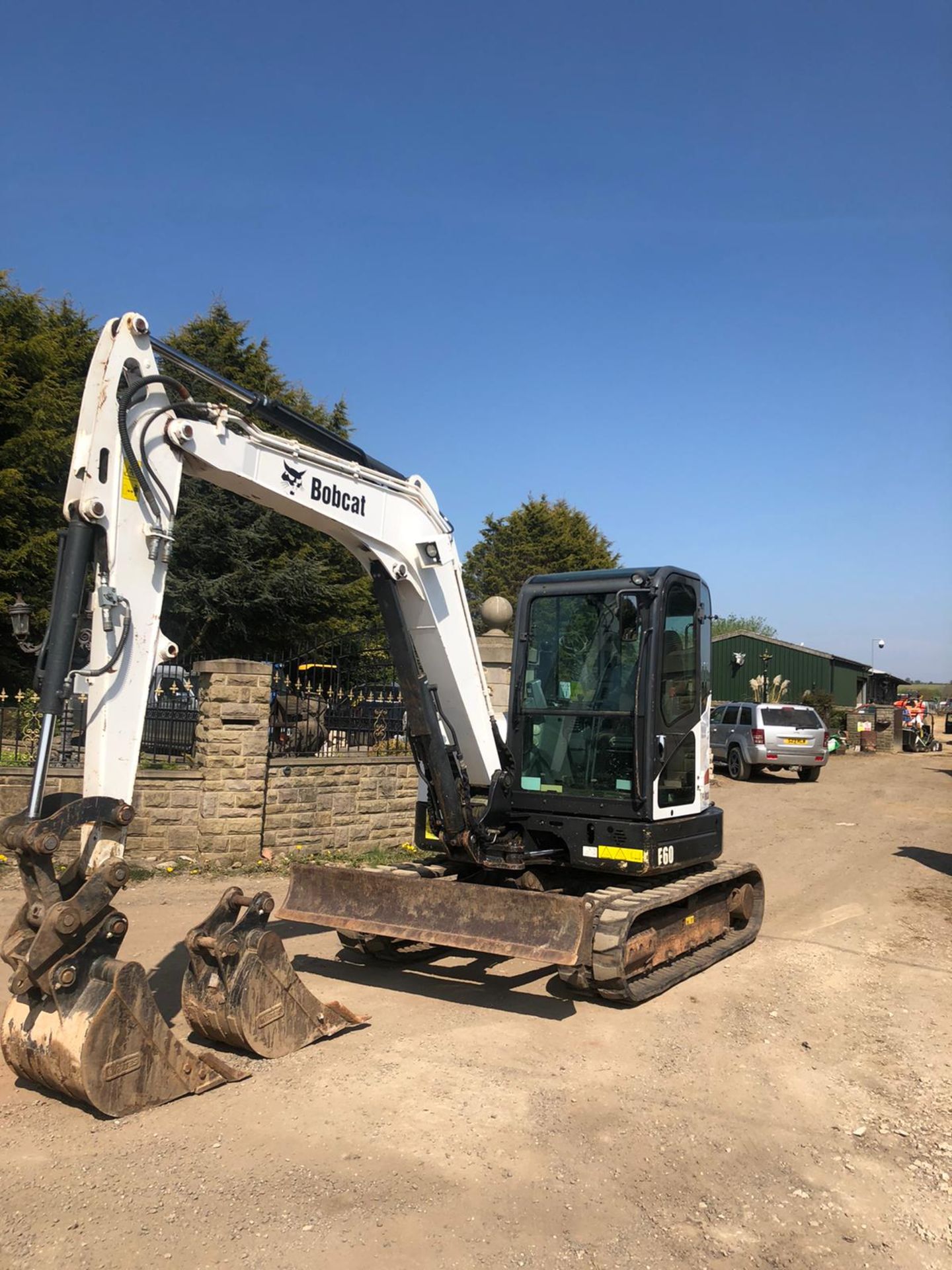 BOBCAT E60 6 TON TRACKED CRAWLER EXCAVATOR, IN GOOD CONDITION, RUNS, WORKS AND DIGS *PLUS VAT* - Image 2 of 7