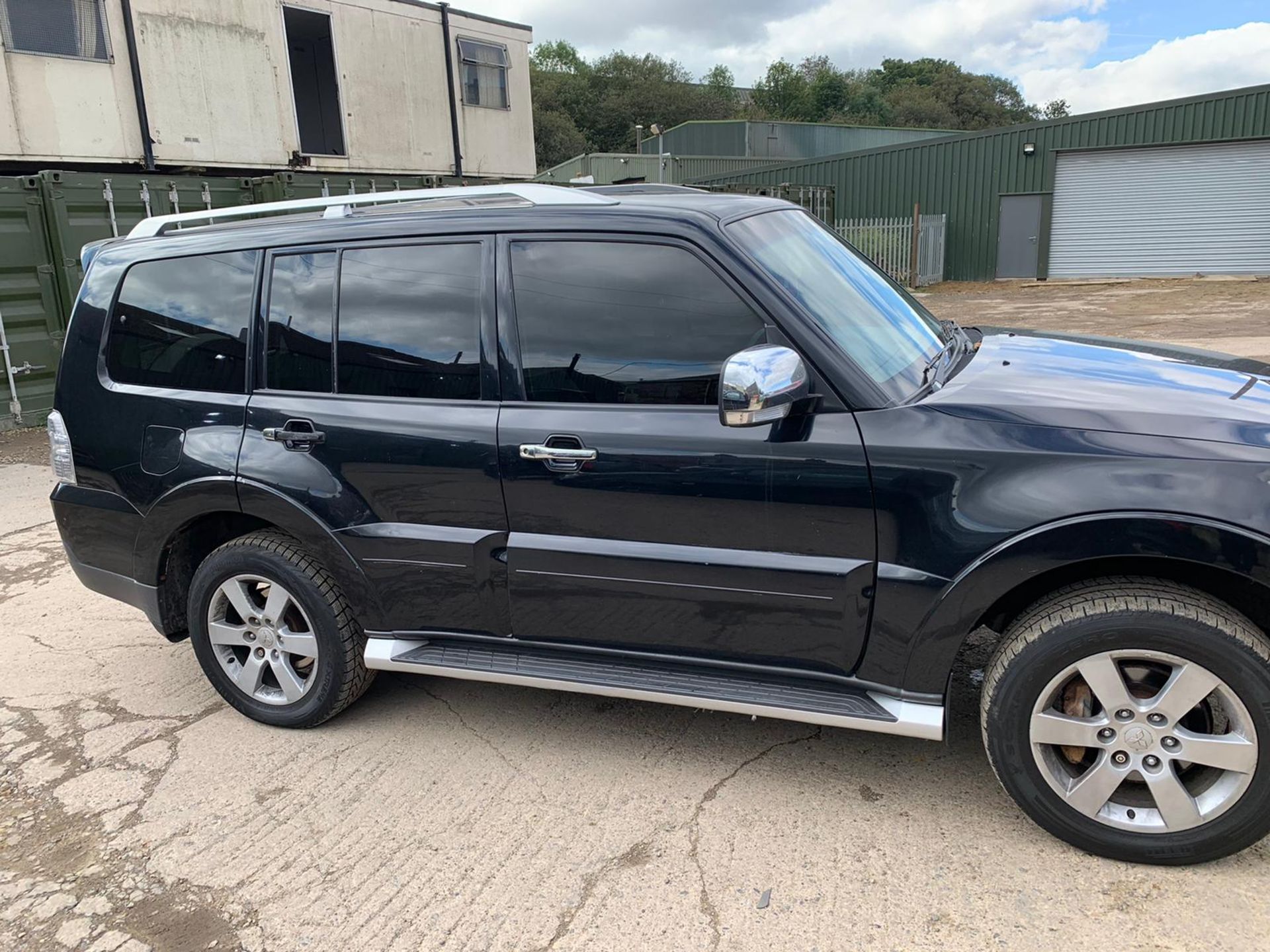 2007/07 REG MITSUBISHI SHOGUN WARRIOR DI-D LWB AUTOMATIC 7 SEATER BLACK, SHOWING 1 FORMER KEEPER - Image 6 of 11