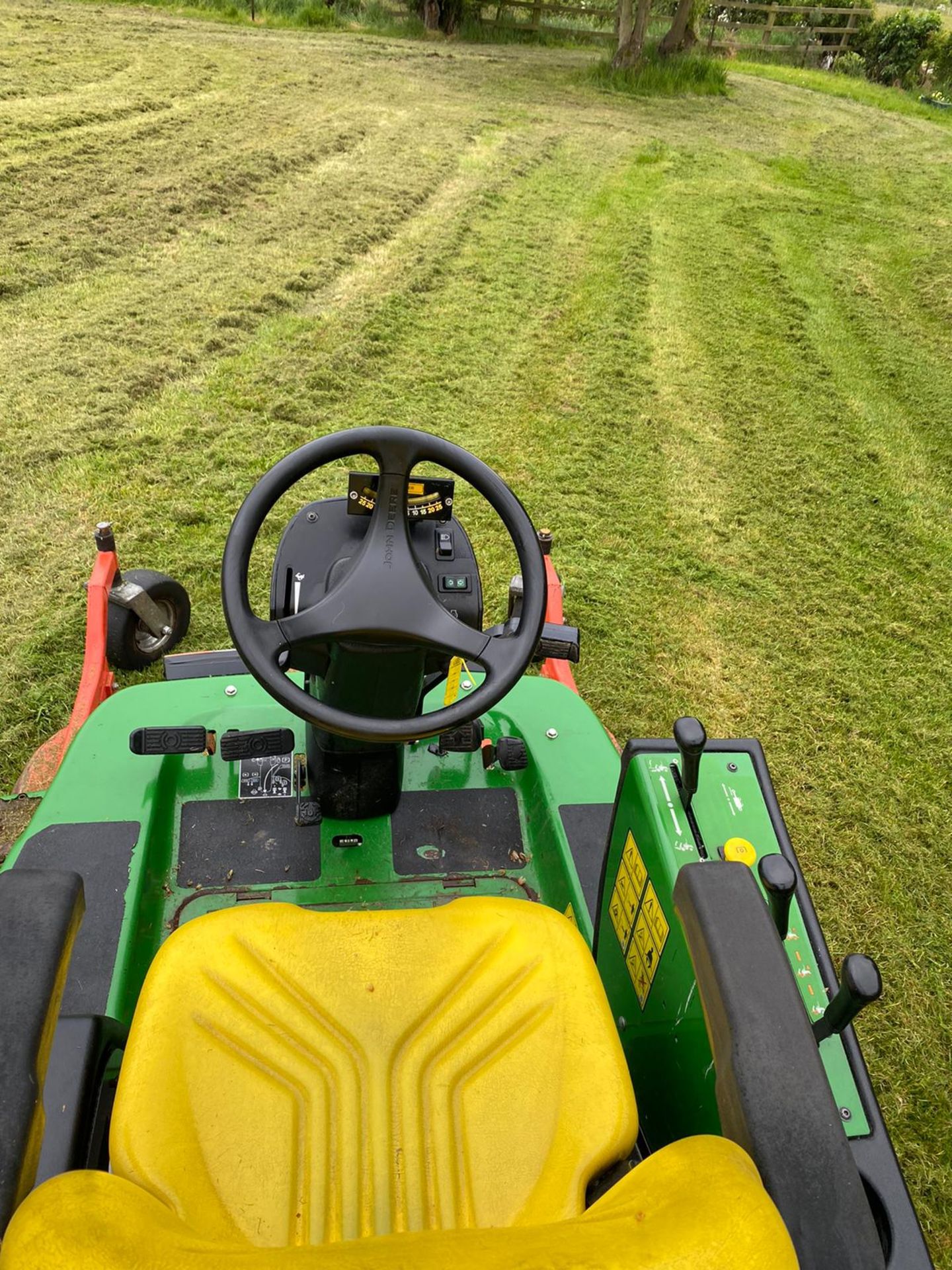 2016 JOHN DEERE 1580 TERRAIN CUT OUT FRONT RIDE ON LAWN MOWER, 4 WHEEL DRIVE, VERY LOW HOURS - 2374! - Image 7 of 8