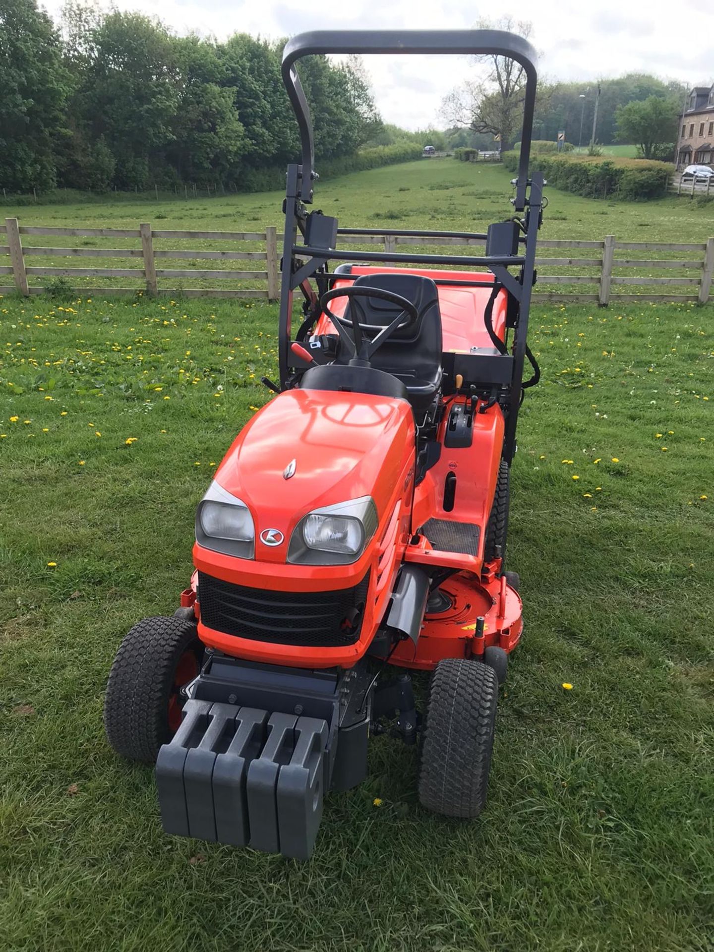 KUBOTA G23-11, MODEL G23-3HD RIDE ON MOWER, 48” MID MOUNTED CUTTING DECK. YEAR 2015, 995 LOW HOURS - Image 2 of 13