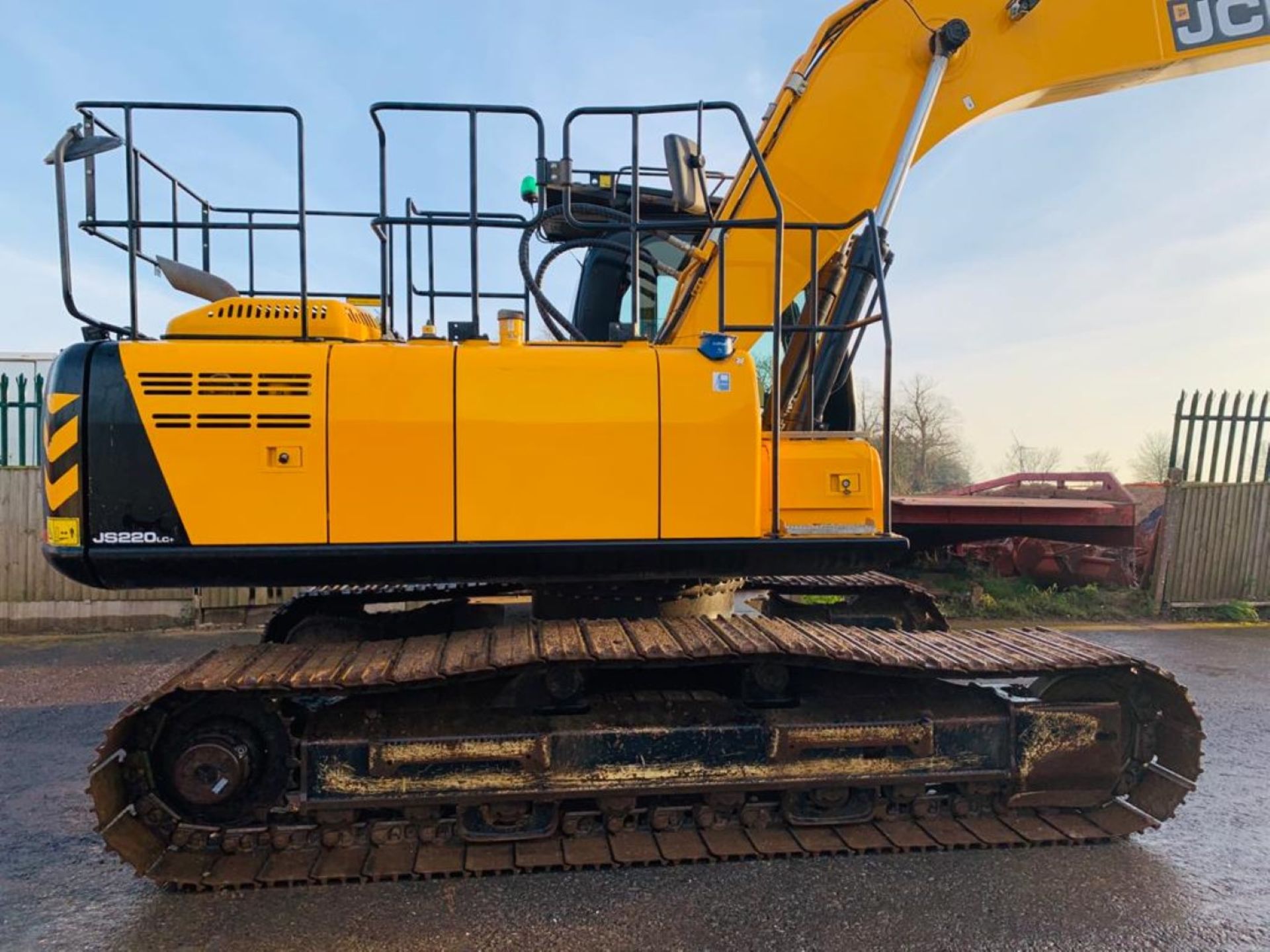 JCB JS220 LC PLUS STEEL TRACKED CRAWLER DIGGER / EXCAVATOR, YEAR 2017, 3256 HOURS, 3 X BUCKETS - Image 7 of 23