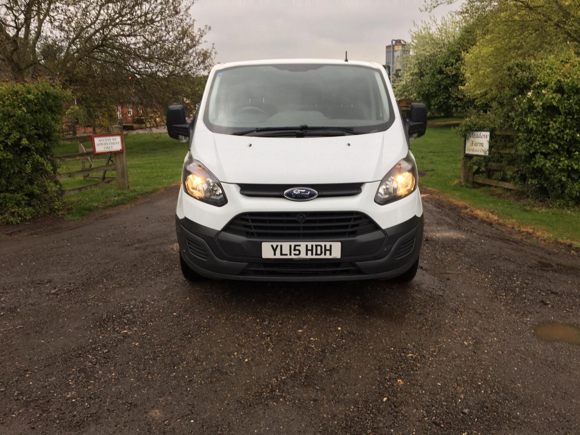 2015/15 REG FORD TRANSIT CUSTOM 290 ECO-TECH 2.2 DIESEL 100 BHP PANEL VAN, SHOWING 0 FORMER KEEPERS - Image 2 of 14