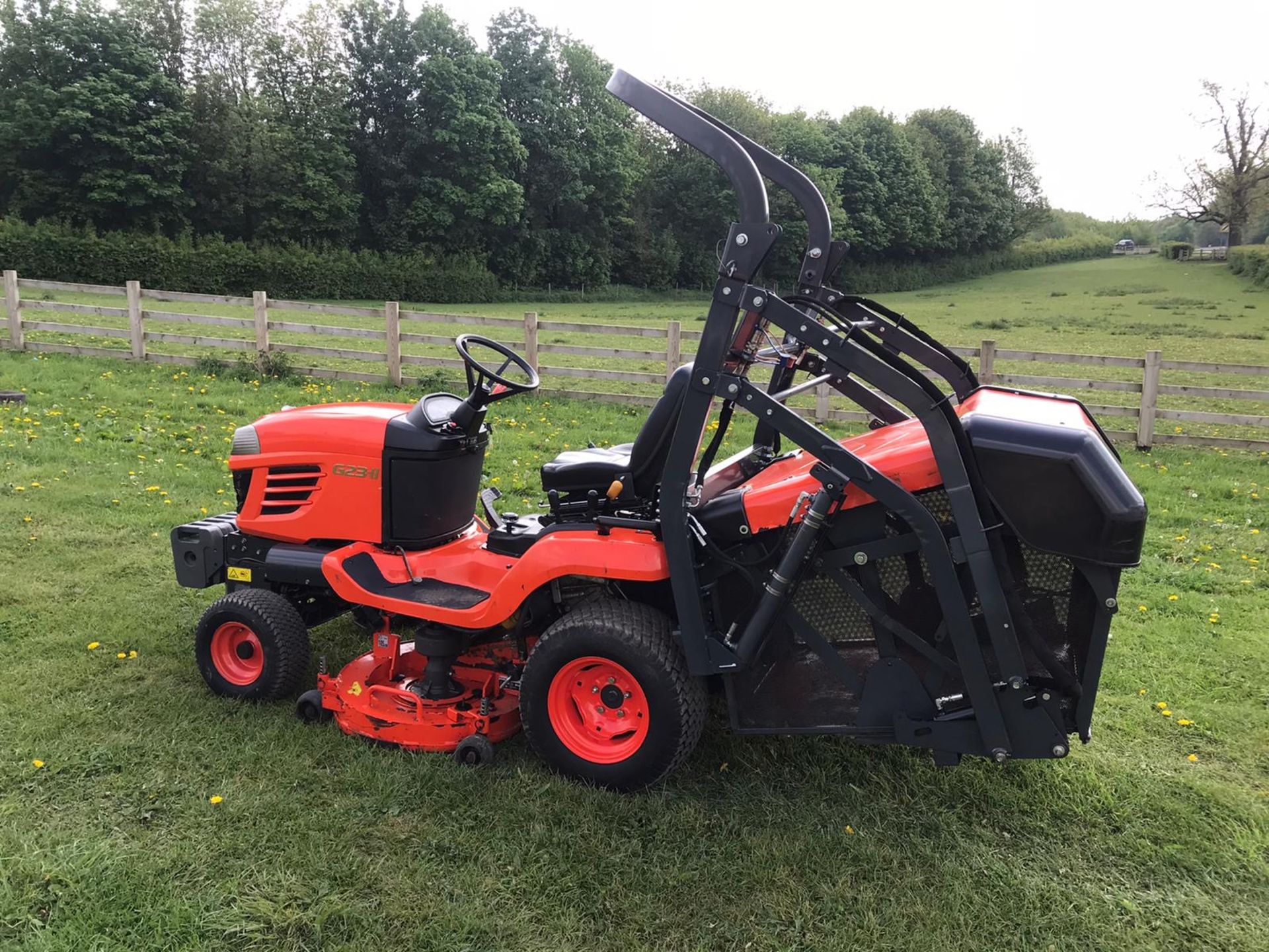 KUBOTA G23-11, MODEL G23-3HD RIDE ON MOWER, 48” MID MOUNTED CUTTING DECK. YEAR 2015, 995 LOW HOURS - Image 3 of 13