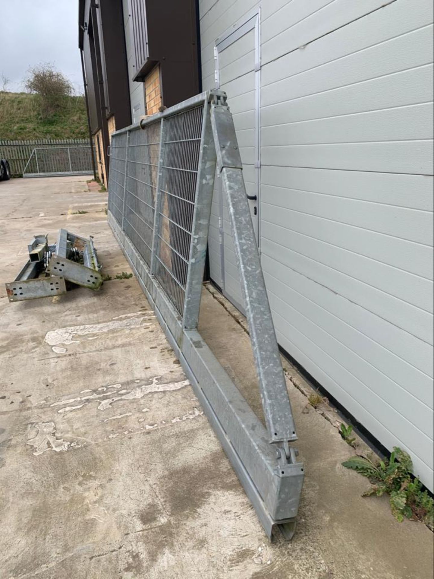 7 METERS WIDE X 1.7 METERS HIGH - SLIDING CANTILEVER GATE *PLUS VAT* - Image 3 of 7