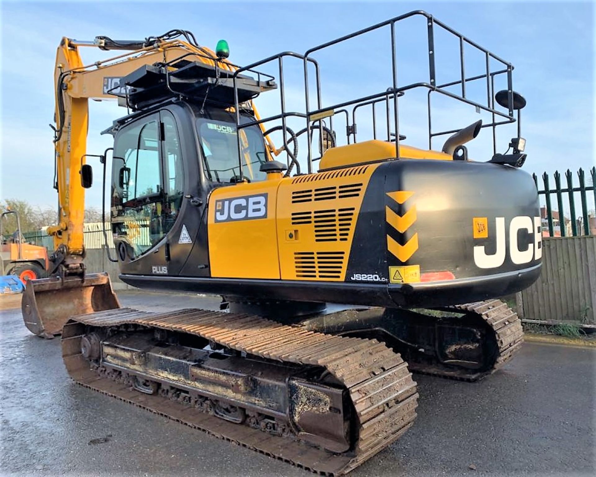 JCB JS220 LC PLUS STEEL TRACKED CRAWLER DIGGER / EXCAVATOR, YEAR 2017, 3256 HOURS, 3 X BUCKETS - Image 3 of 23