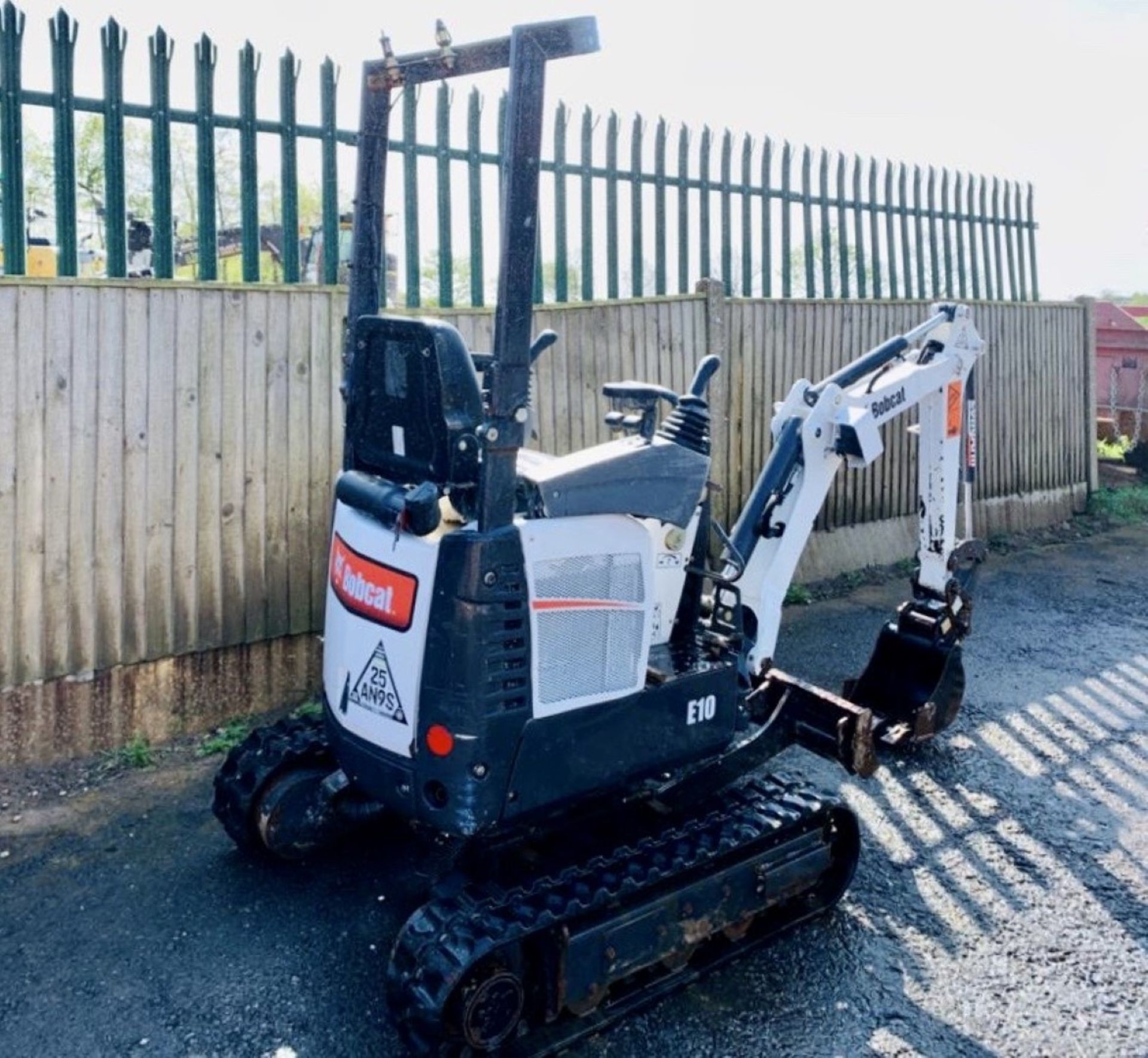 BOBCAT E10 TRACKED CRAWLER DIGGER / EXCAVATOR, YEAR 2017, 735 HOURS, 3 X BUCKETS *PLUS VAT* - Image 5 of 13