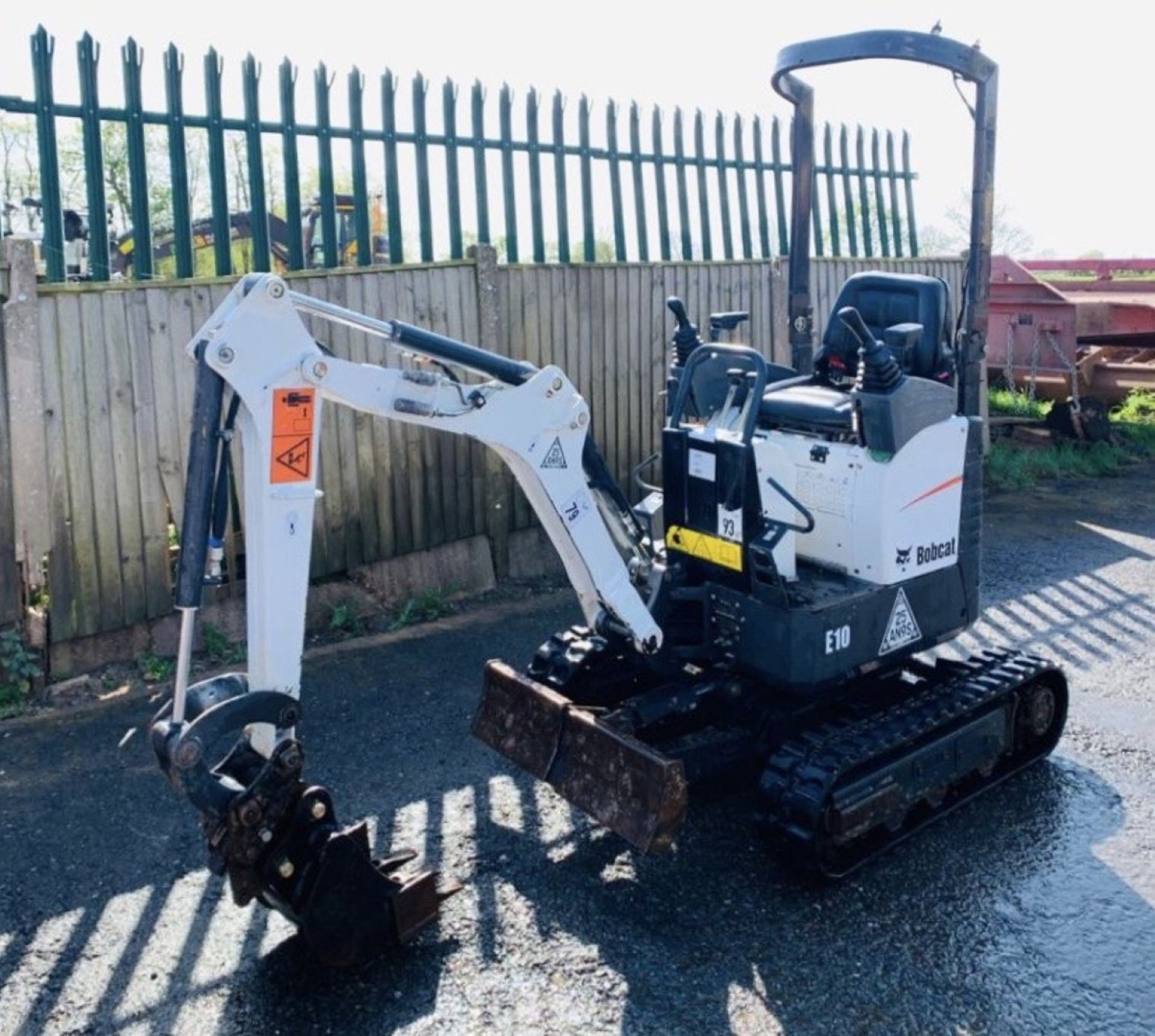 BOBCAT E10 TRACKED CRAWLER DIGGER / EXCAVATOR, YEAR 2017, 735 HOURS, 3 X BUCKETS *PLUS VAT* - Image 3 of 13