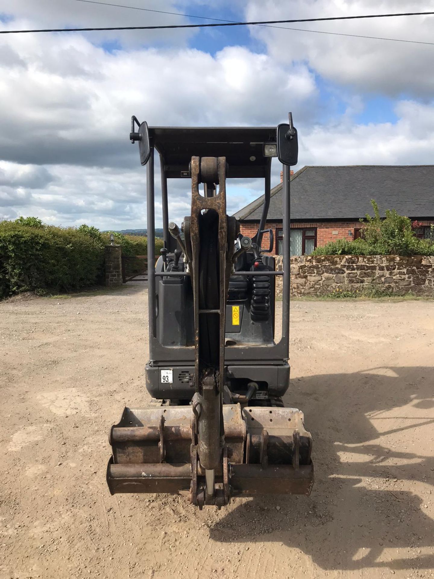 2015 VOLVO EC15C TRACKED CRAWLER MINI EXCAVATOR / DIGGER, 1710 HOURS, 3 X BUCKETS, RUNS,DRIVES, DIGS - Image 2 of 6