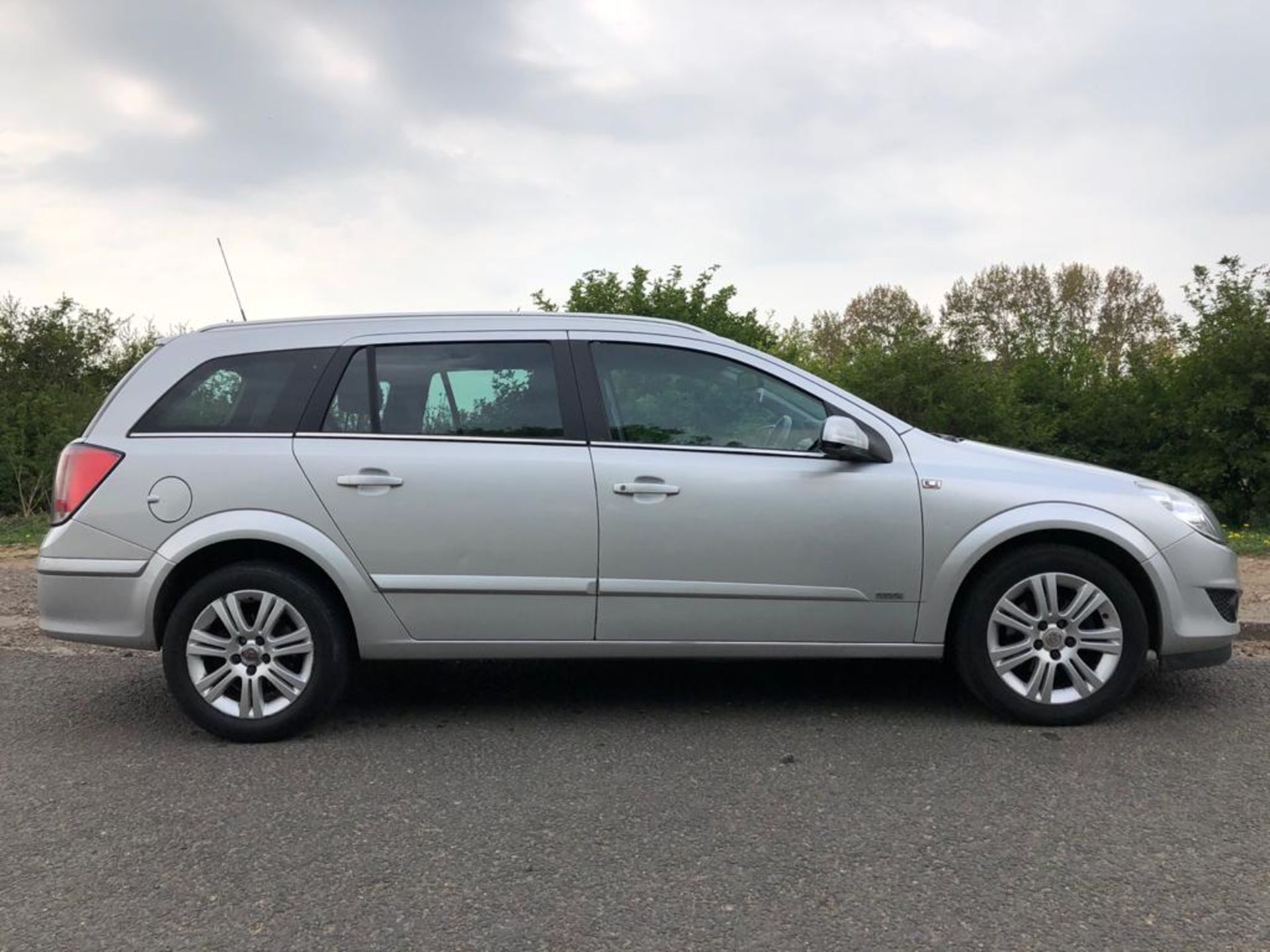 2007/57 REG VAUXHALL ASTRA DESIGN CDTI 100 1.7 DIESEL ESTATE SILVER, SHOWING 2 FORMER KEEPERS - Image 8 of 23