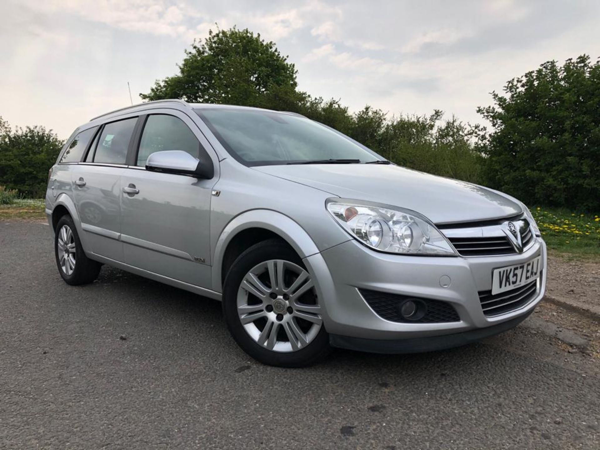 2007/57 REG VAUXHALL ASTRA DESIGN CDTI 100 1.7 DIESEL ESTATE SILVER, SHOWING 2 FORMER KEEPERS