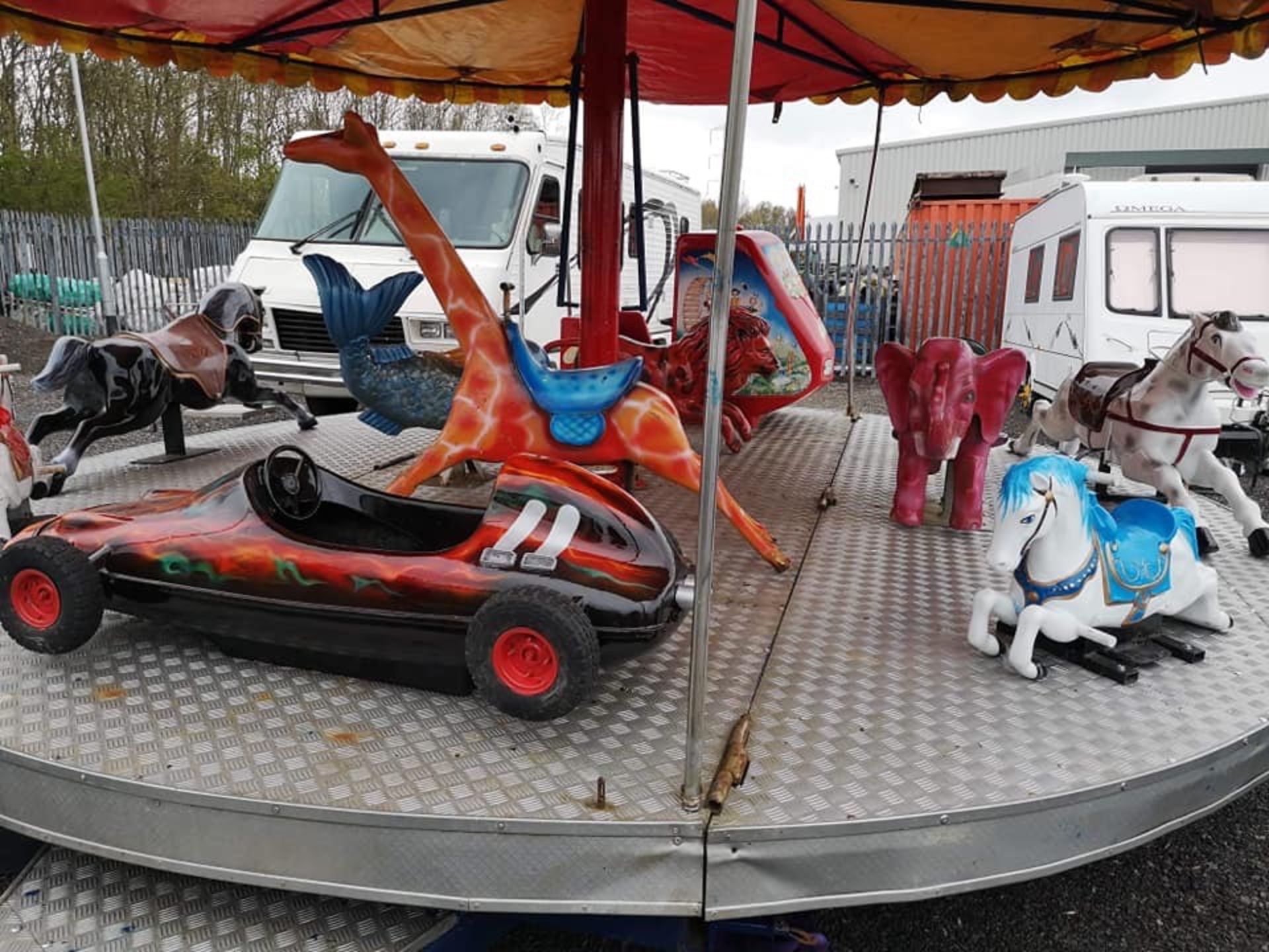 FAIRGROUND RIDE FUNFAIR TOYSET, FAIRGROUND RIDE 14FT DIAMETER COMES WITH TOP OVER ALL PLATFORM - Image 2 of 3