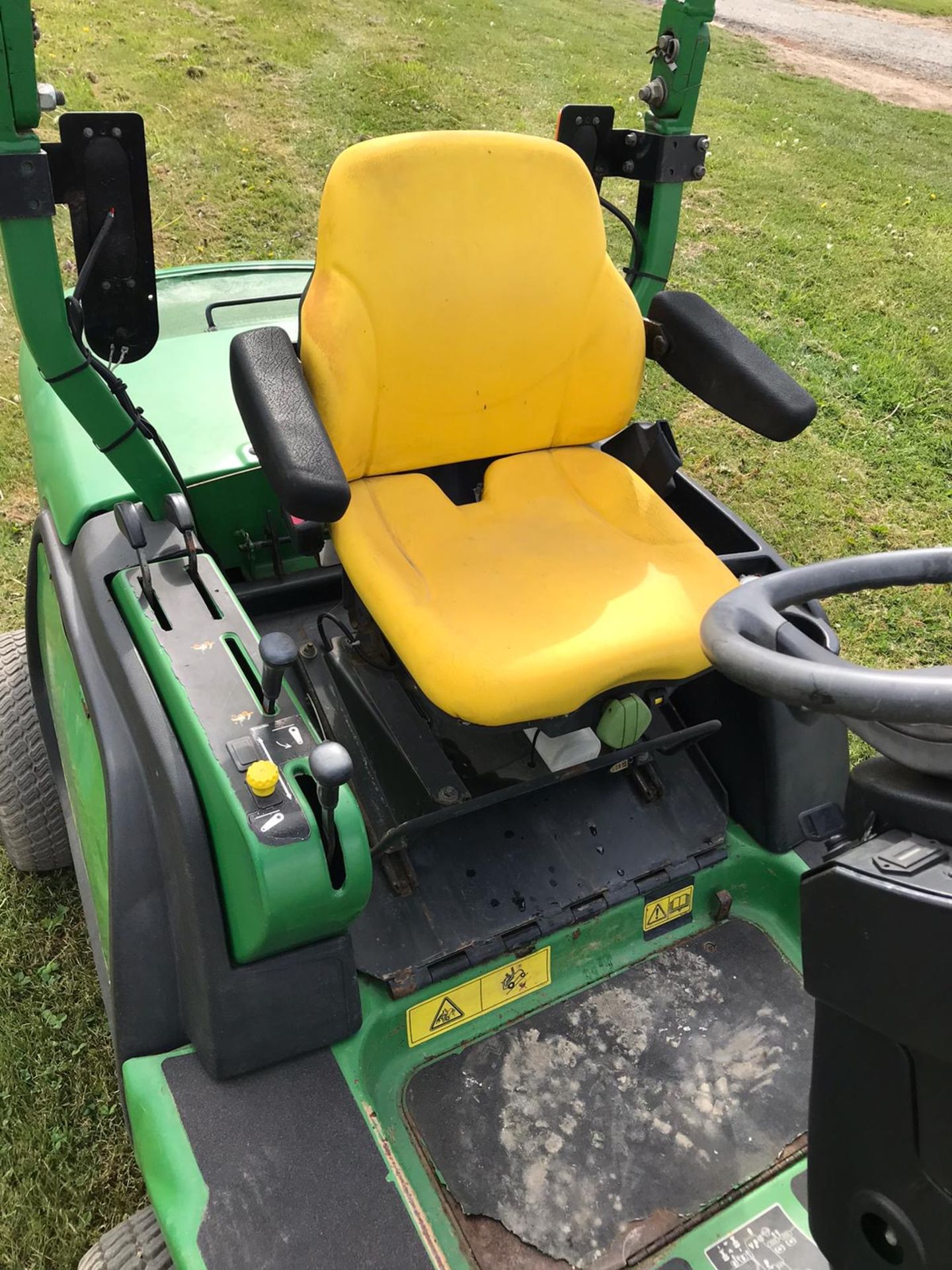 2006 JOHN DEERE 1445 4WD RIDE ON LAWN MOWER, C/W TRIMAX FLAIL, CLEAN TIDY MOWER, READY FOR WORK! - Image 5 of 11