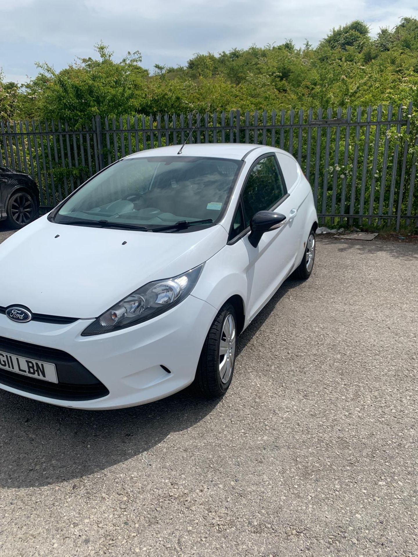 2011/11 REG FORD FIESTA BASE TDCI 1.4 DIESEL WHITE CAR DERIVED VAN, 2 SEATS *NO VAT* - Image 2 of 8