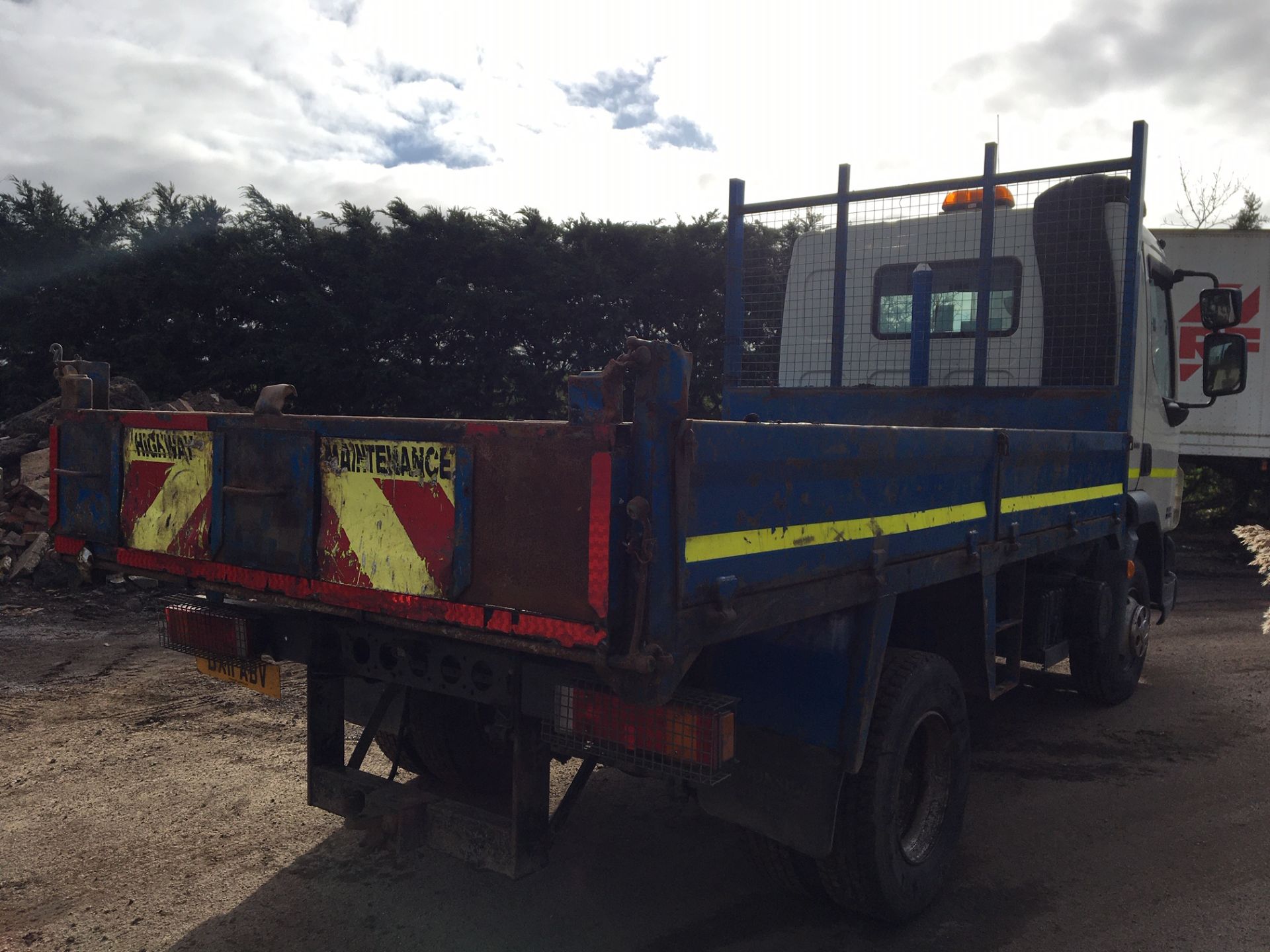 2011/11 REG DAF TRUCKS LF FA 45.160 WHITE DIESEL 7.5 TON TIPPER 6 SPEED AUTO *PLUS VAT* - Image 4 of 8