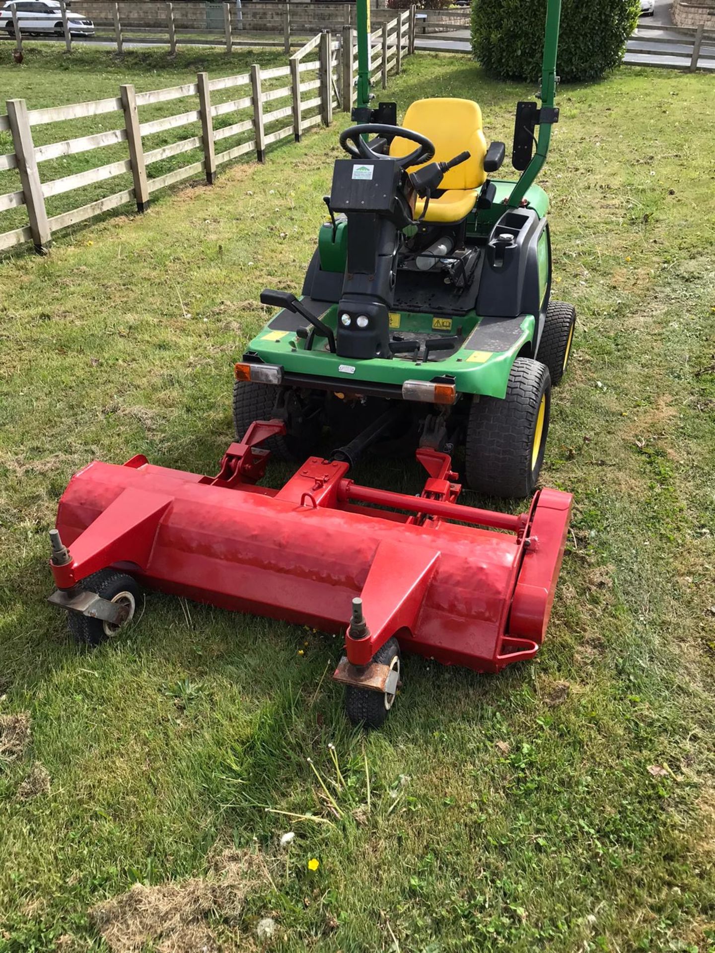 2006 JOHN DEERE 1445 4WD RIDE ON LAWN MOWER, C/W TRIMAX FLAIL, CLEAN TIDY MOWER, READY FOR WORK! - Image 2 of 11