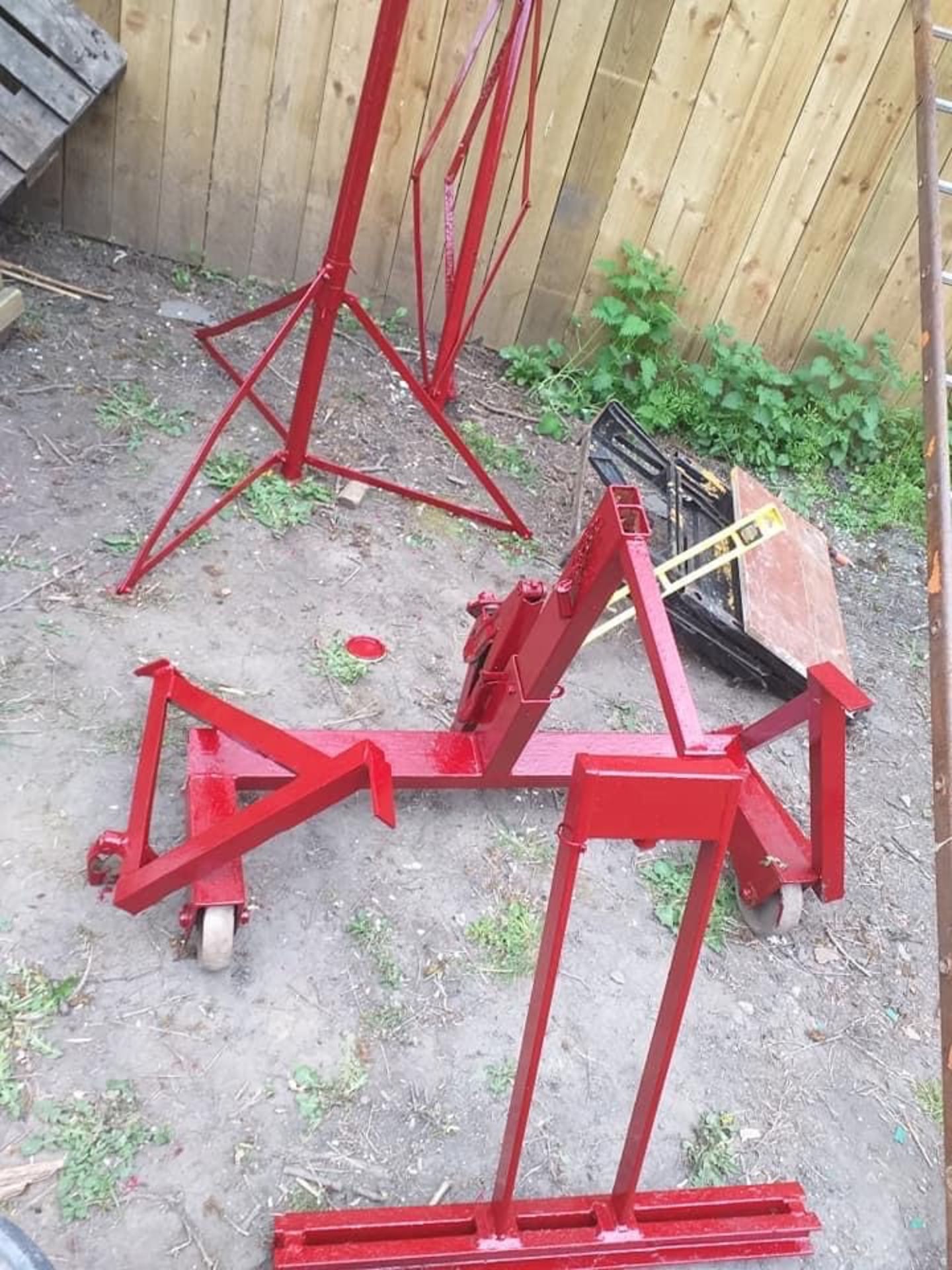 2 X TRIPOD FOLDING SIGN STANDS MAN HOLE LIFTING TOOL ON WHEELS, 12FT ALUMINIUM LADDER, WORK BENCH - Image 3 of 4