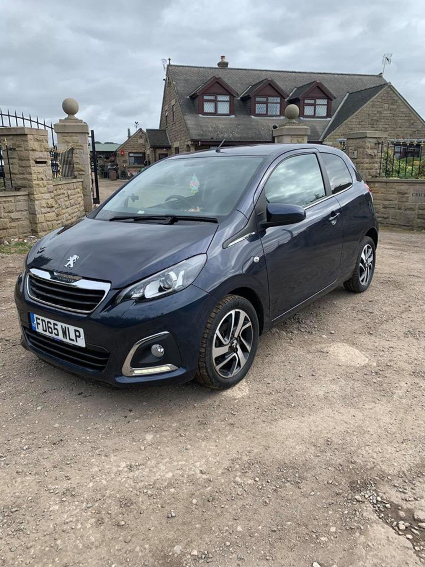 2015/65 REG PEUGEOT 108 ALLURE 1.2 PETROL 3 DOOR HATCHBACK BLUE, SHOWING 1 FORMER KEEPER *NO VAT* - Image 2 of 12