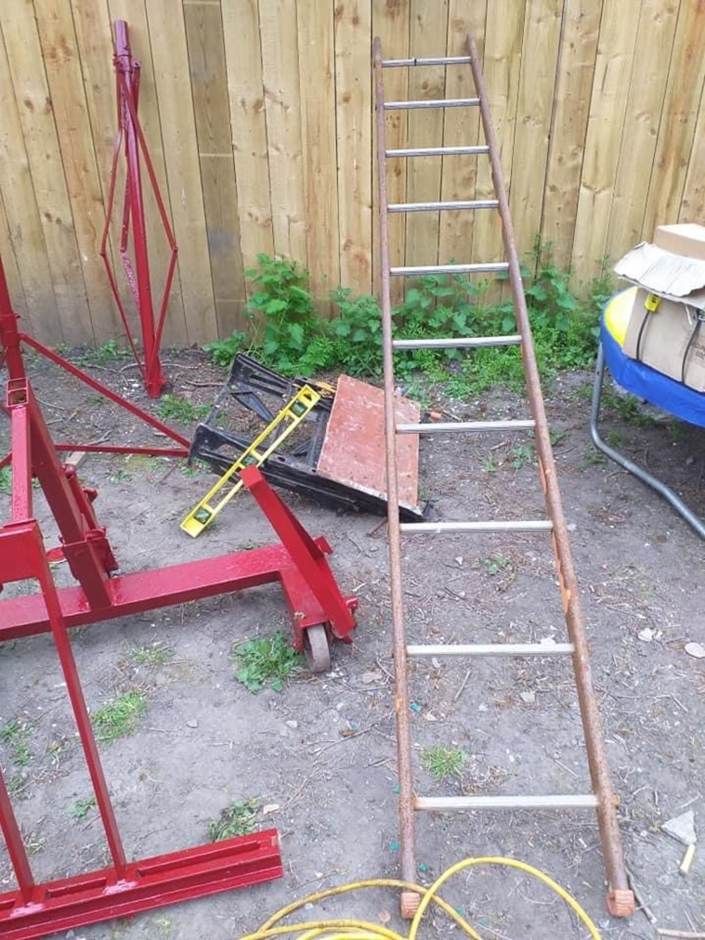 2 X TRIPOD FOLDING SIGN STANDS MAN HOLE LIFTING TOOL ON WHEELS, 12FT ALUMINIUM LADDER, WORK BENCH - Image 2 of 4