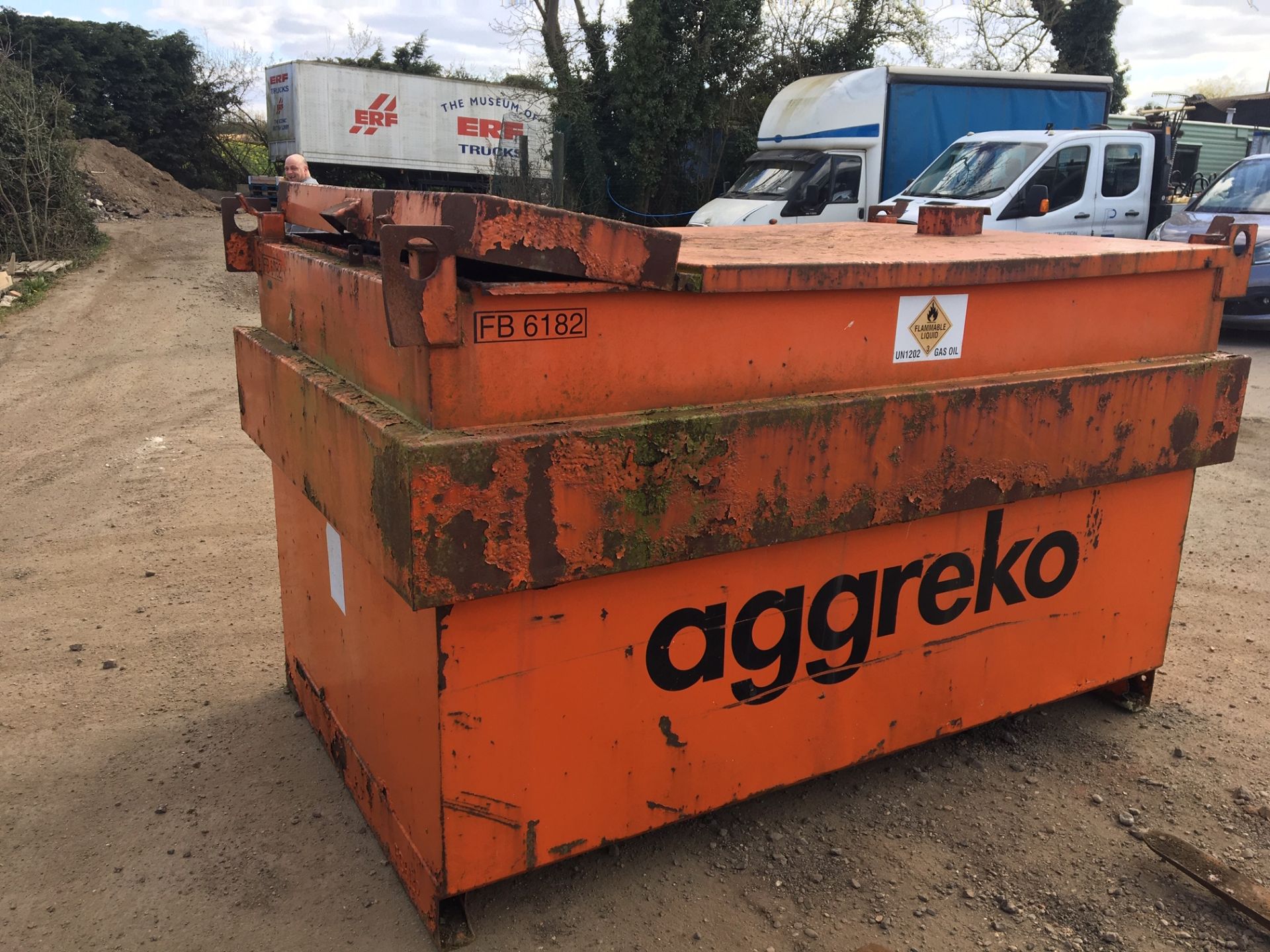 2000 LITRE BUNDED FUEL BOWSER / EXTERNAL FUEL TANK *PLUS VAT* - Image 2 of 3