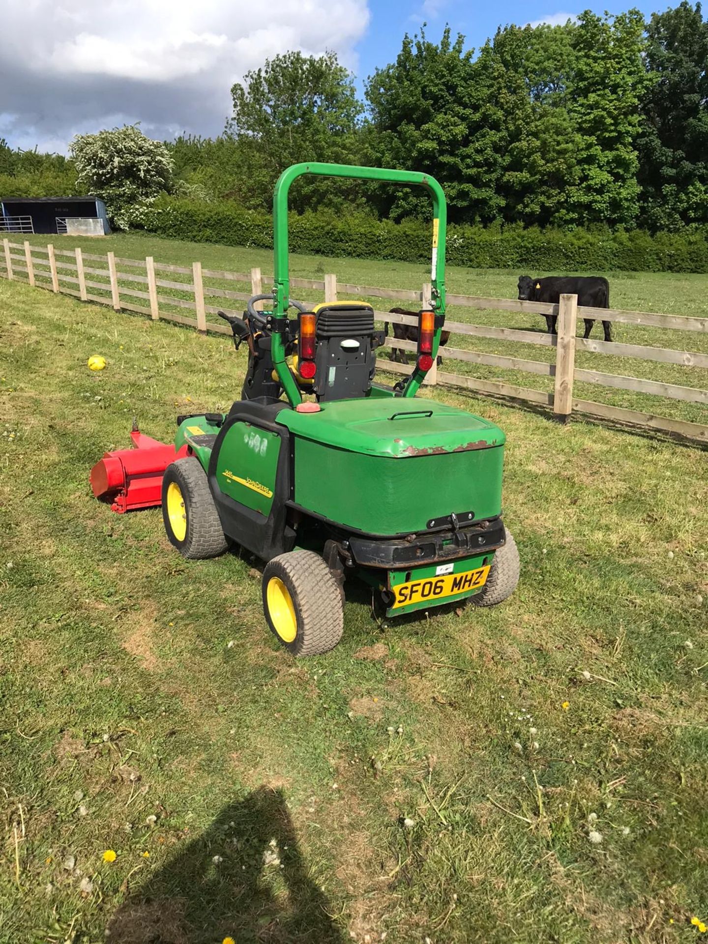 2006 JOHN DEERE 1445 4WD RIDE ON LAWN MOWER, C/W TRIMAX FLAIL, CLEAN TIDY MOWER, READY FOR WORK! - Image 3 of 11