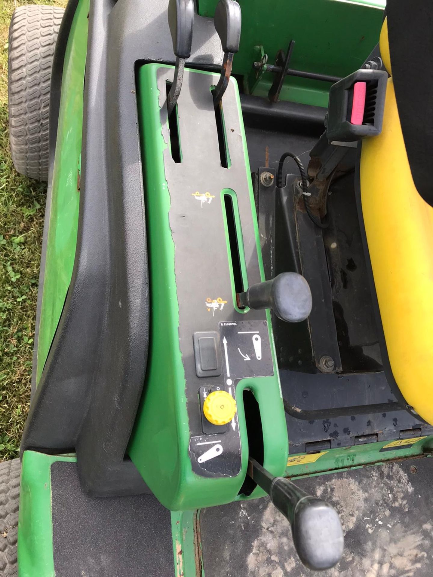 2006 JOHN DEERE 1445 4WD RIDE ON LAWN MOWER, C/W TRIMAX FLAIL, CLEAN TIDY MOWER, READY FOR WORK! - Image 7 of 11