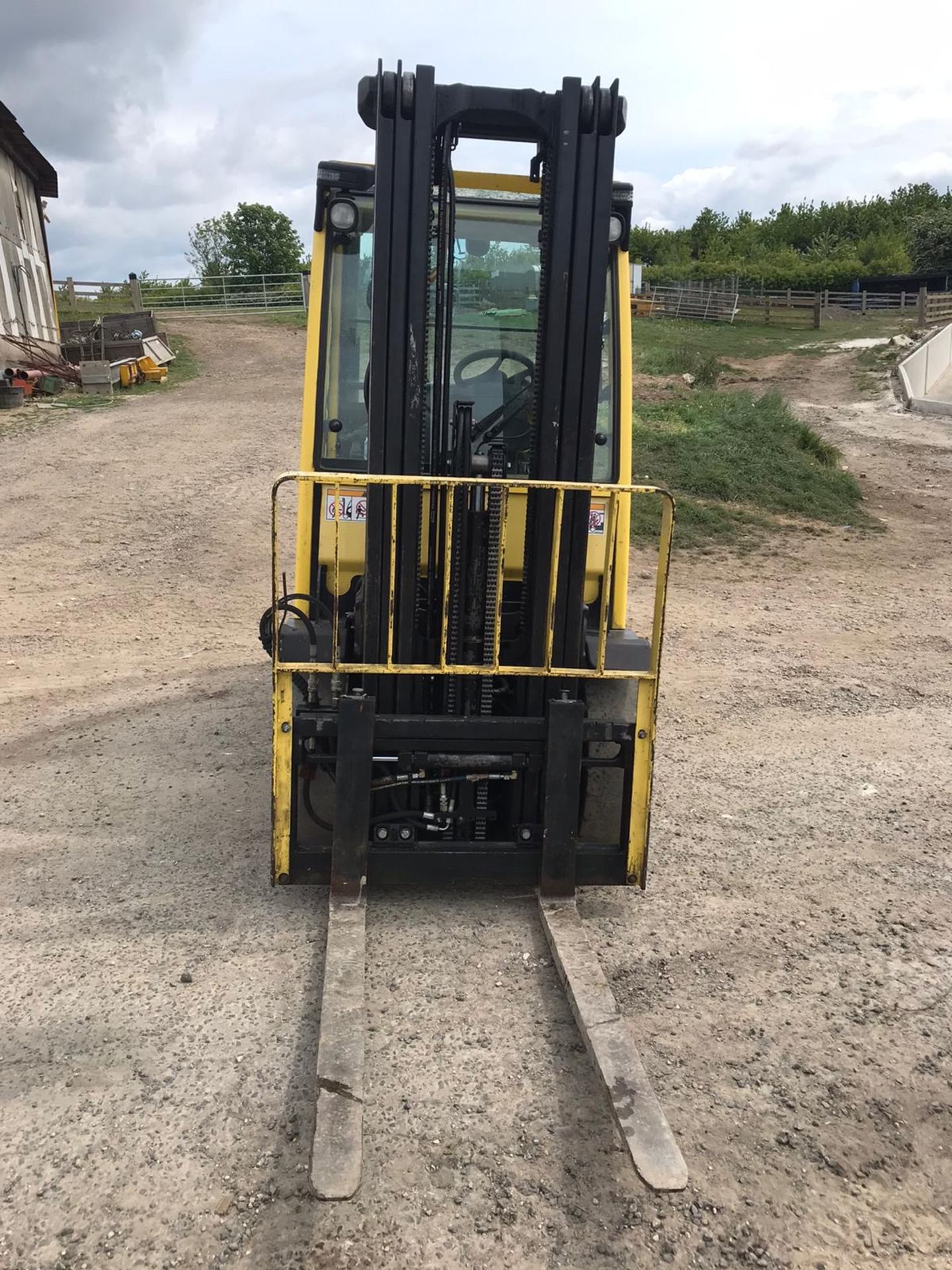 HYSTER H3.0FT FORKLIFT TRIPLE MAST, FREE LIFT, CONTAINER SPEC, RUNS, DRIVES AND LIFTS *PLUS VAT* - Image 2 of 11