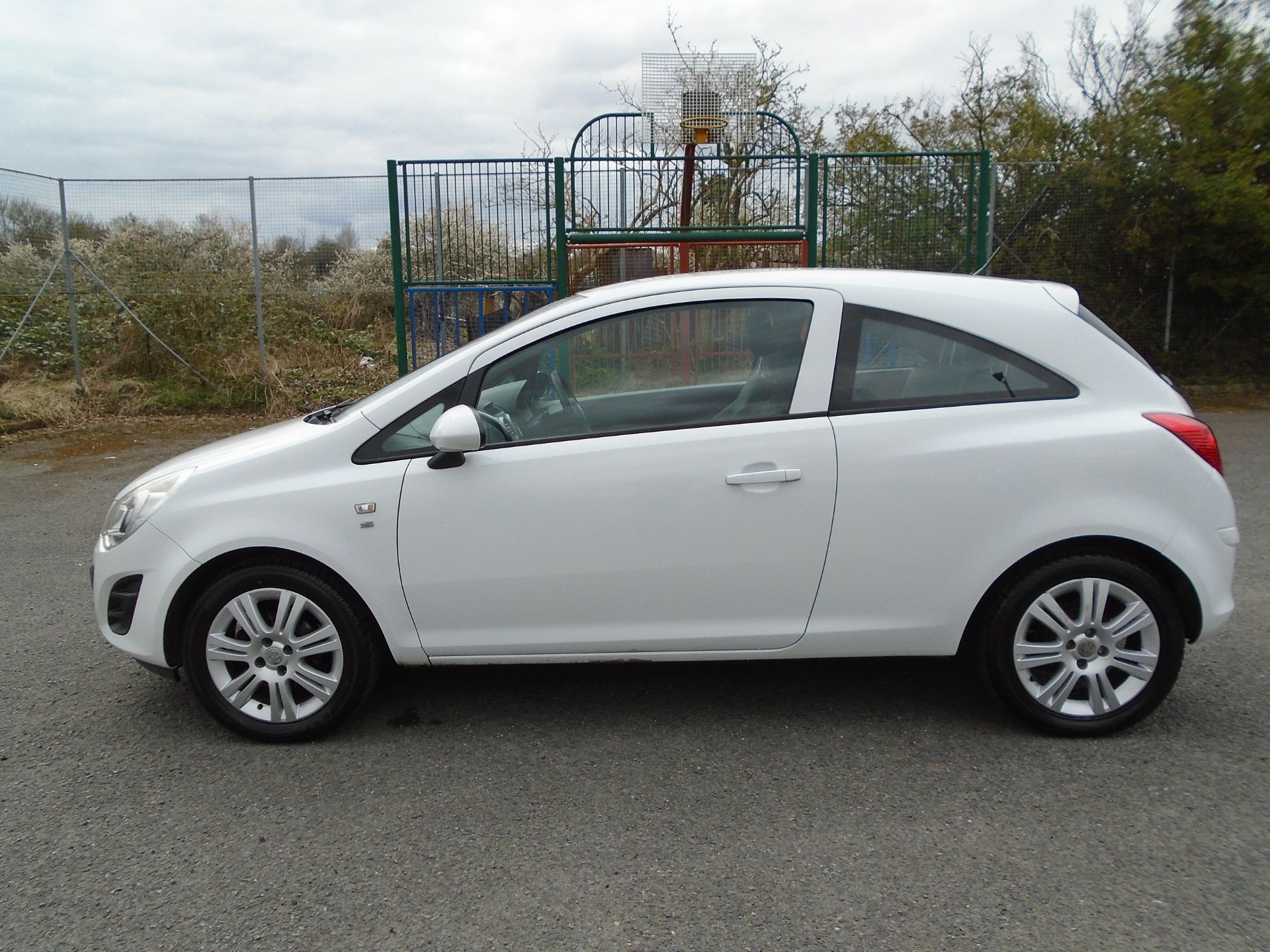 2011/61 REG VAUXHALL CORSA S ECOFLEX 998CC PETROL WHITE 3DR HATCHBACK, SHOWING 3 FORMER KEEPERS - Image 4 of 8