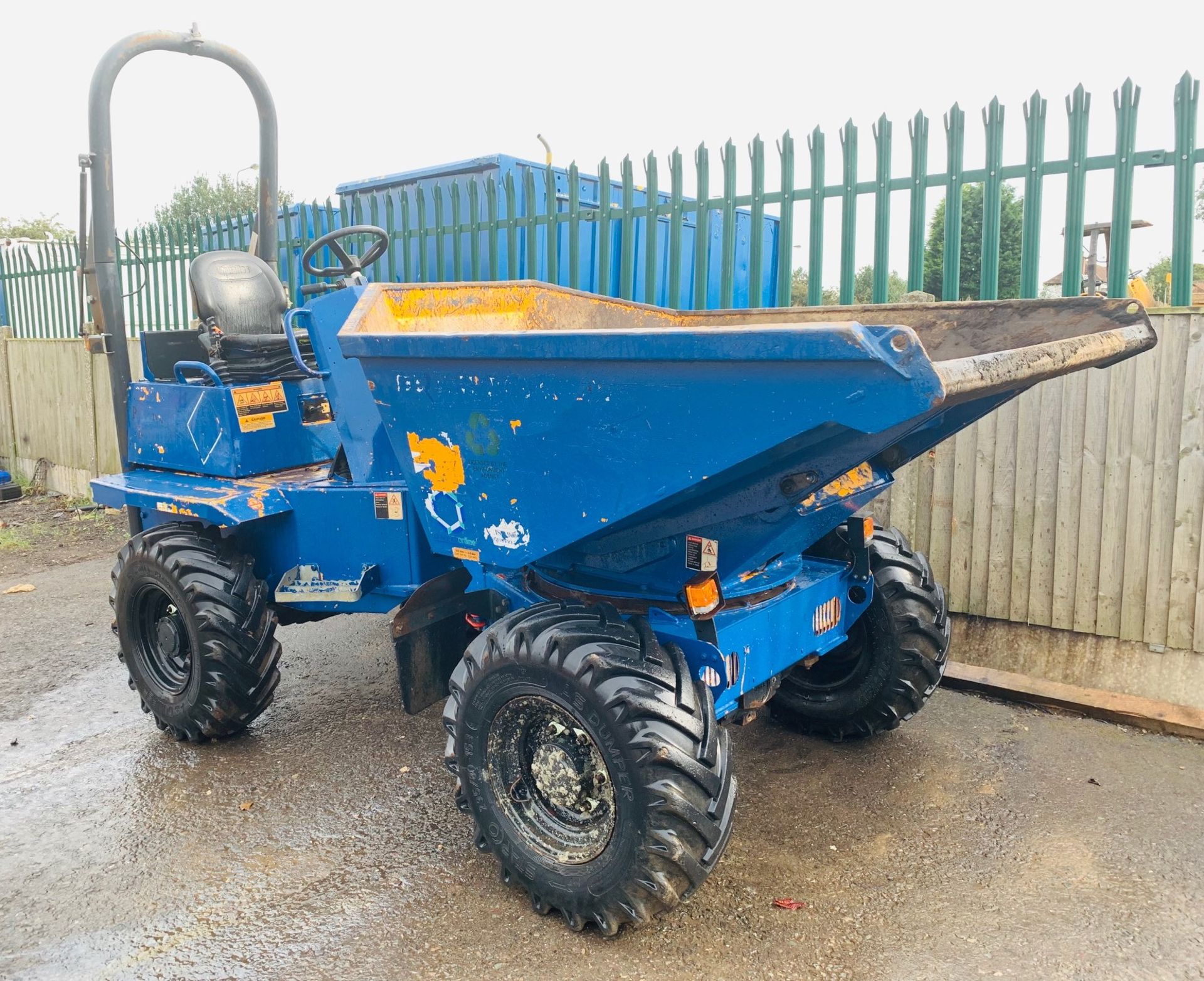 THWAITES 3 TONNE SWIVEL TIP DUMPER, YEAR 2010, 1265 HOURS, GOOD TYRES, CE MARKED *PLUS VAT* - Image 5 of 9