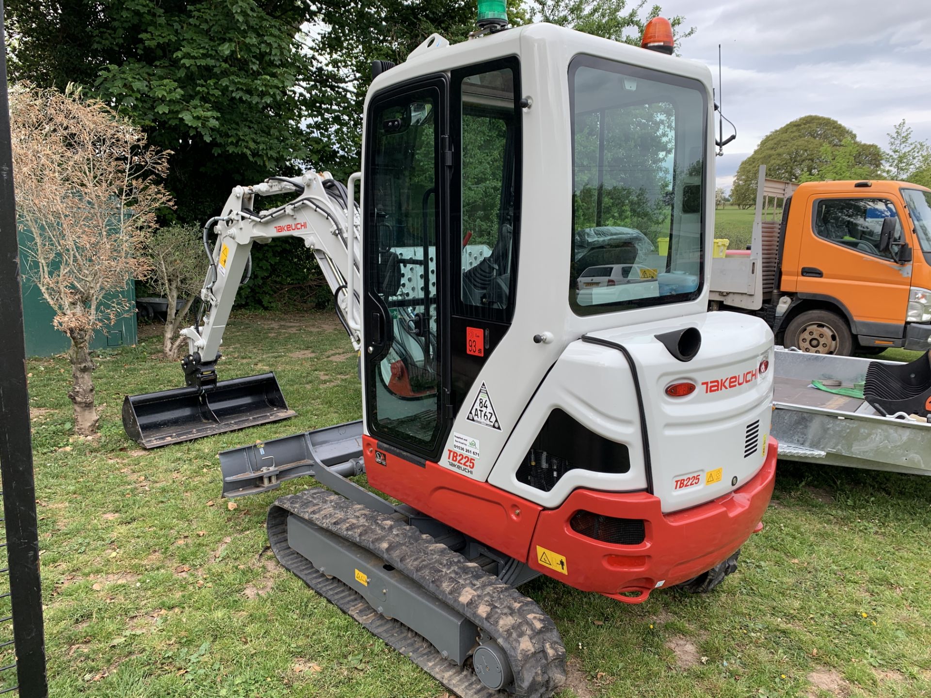 TAKEUCHI TB 225 LATEST MODEL 17 HRS ON SHOW DEMO ONLY HYD QUICK HITCH - Image 3 of 20