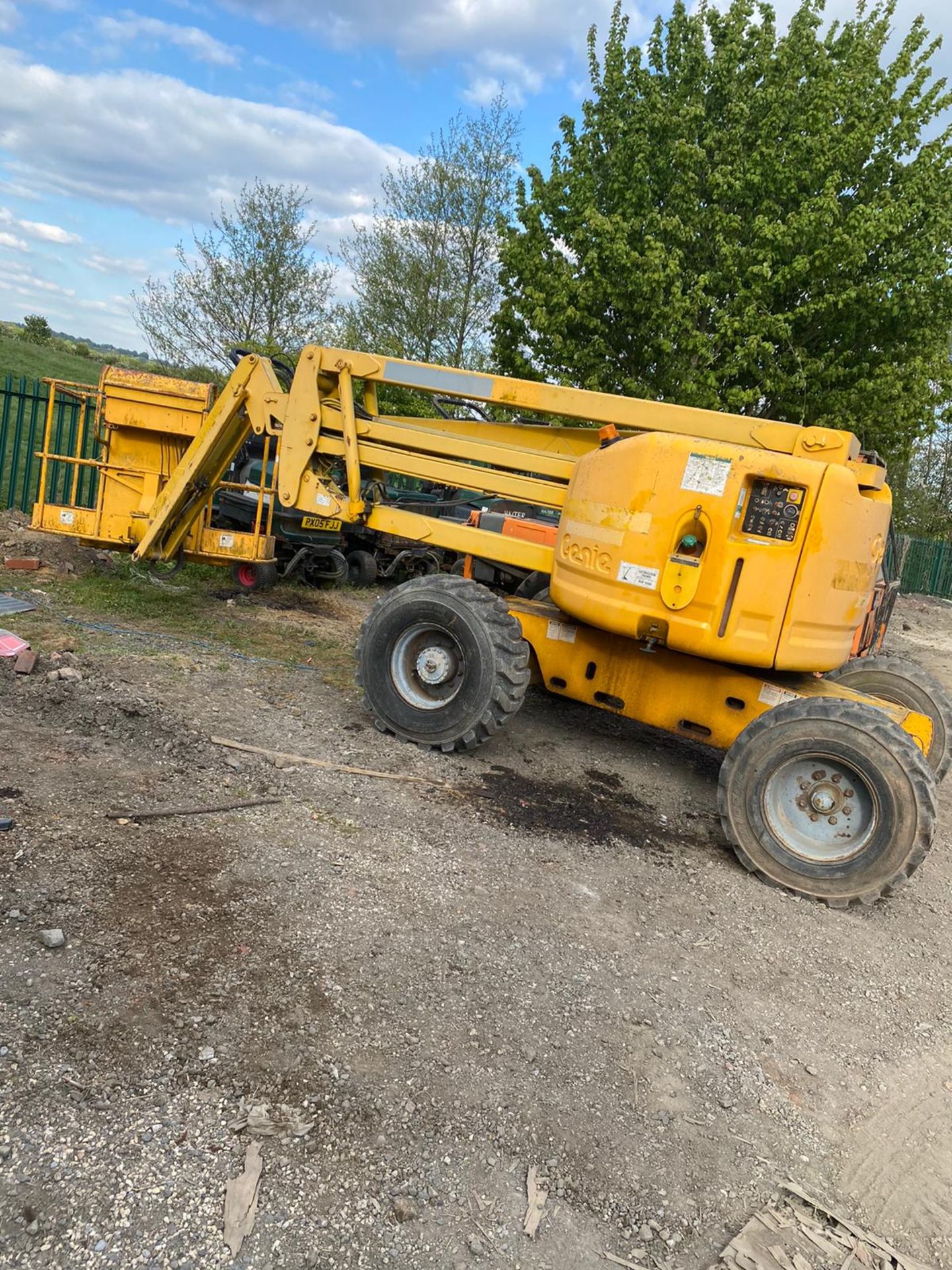 GENIE Z45 ARTICULATED BOOM LIFT, 4 WHEEL DRIVE, RUNS, WORKS AND LIFTS, SHOWING 2657 HOURS *PLUS VAT*