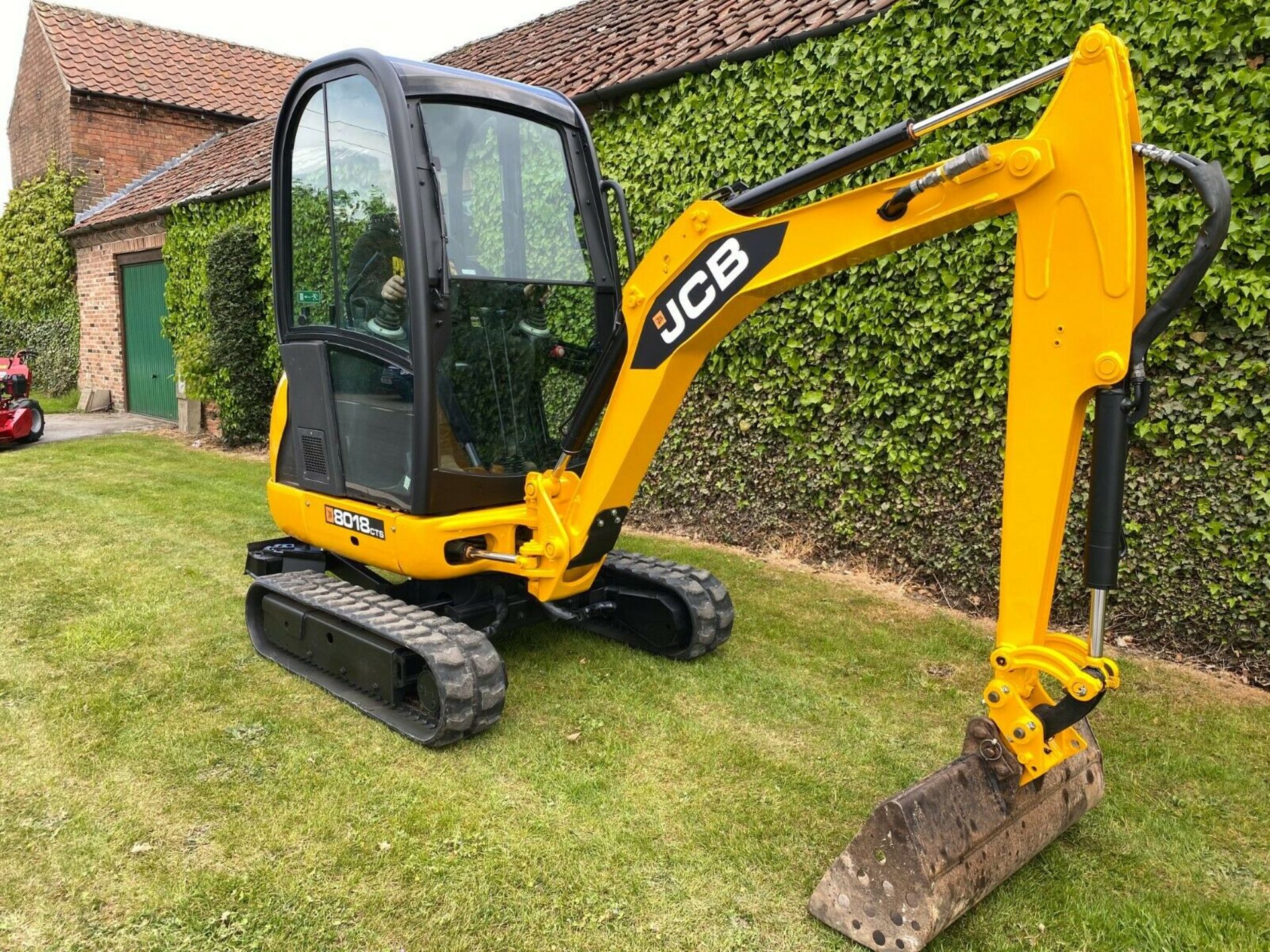 JCB 8018 CTS MINI DIGGER, YEAR 2012, ONLY 1680 HOURS, C/W 3 BUCKETS, EXPANDING TRACKS, QUICK HITCH - Image 4 of 11