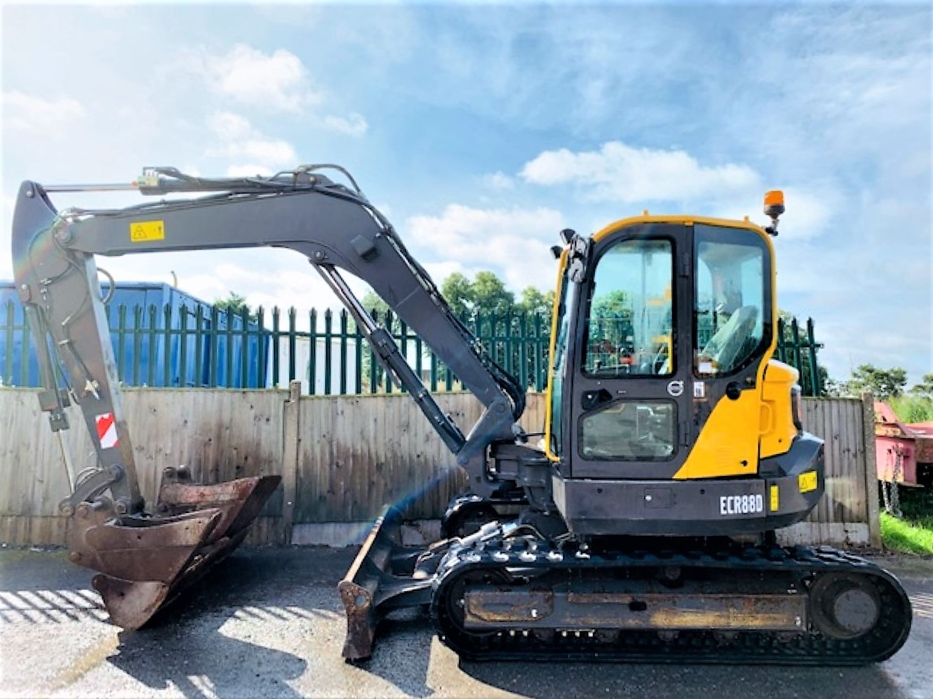 VOLVO ECR88D RUBBER TRACKED DIGGER / EXCAVATOR, YEAR 2015, 4148 HOURS, 3 X BUCKETS, AIR CON, RADIO