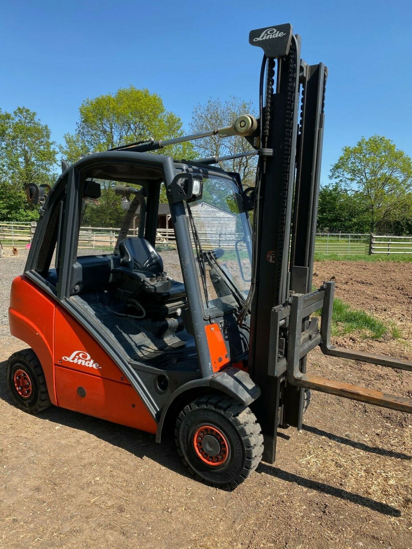 LINDE 2.5 TON, MODEL: H25D, 3.7 METRE LIFT, DUPLEX, SIDE SHIFT, ONLY 600 HOURS FROM NEW, 1 OWNER