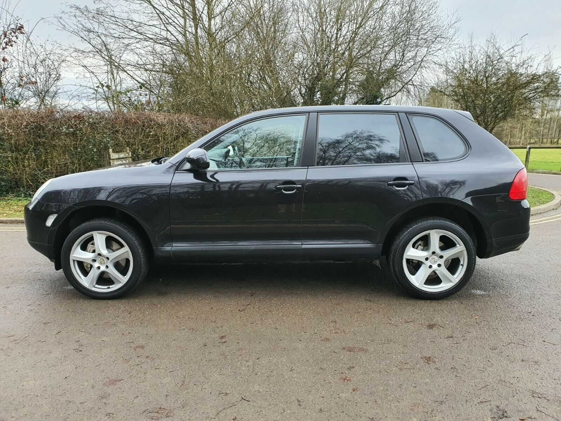 2006/06 REG PORSCHE CAYENNE S TIPTRONIC 4.5L BLACK PETROL 4X4 AUTOMATIC, SAT NAV *NO VAT* - Image 4 of 12