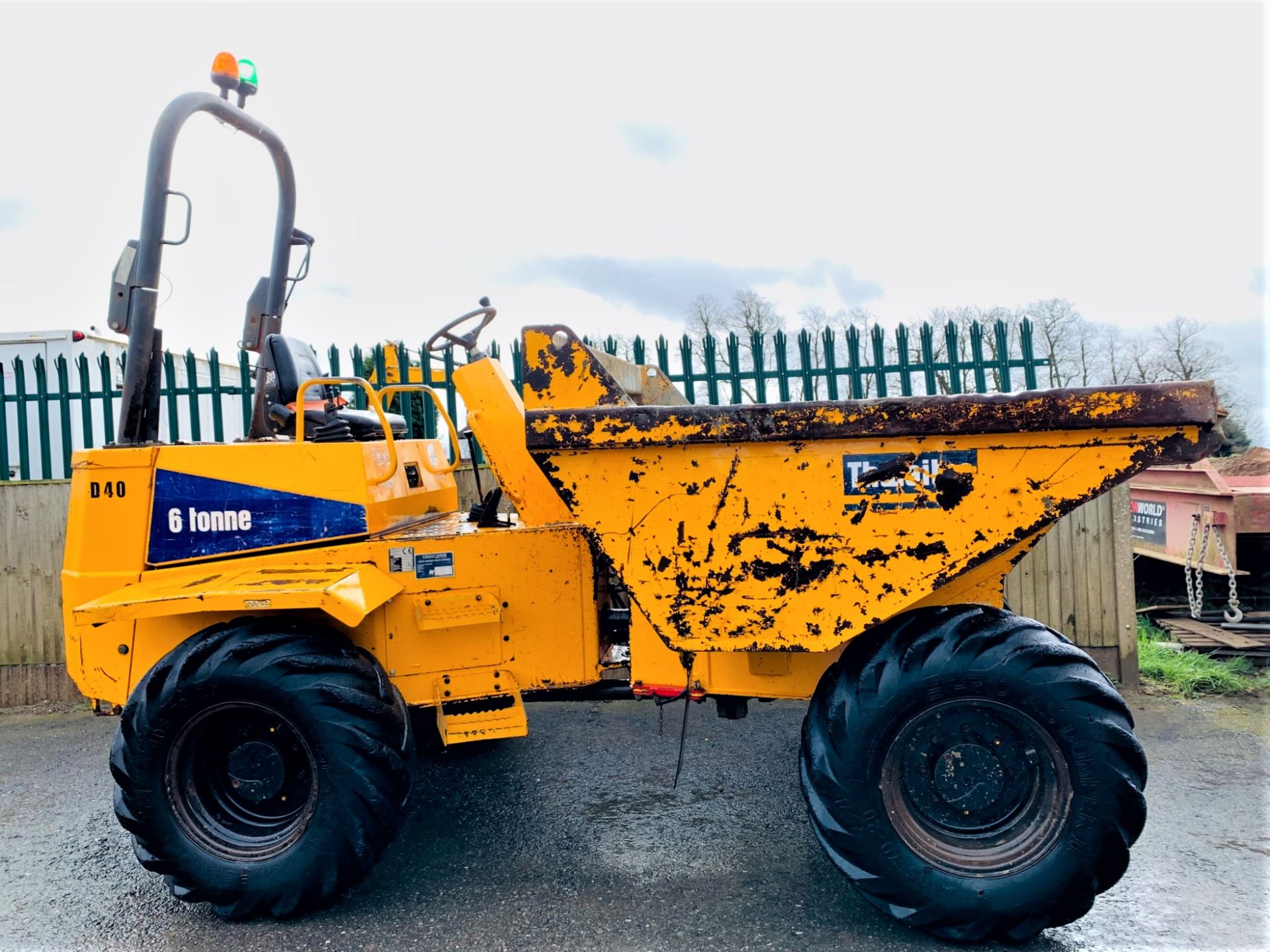 THWAITES 6 TONNE STRAIGHT TIP DUMPER, YEAR 2008, 2794 HOURS, ORANGE & GREEN BEACONS, CE MARKED - Image 6 of 11