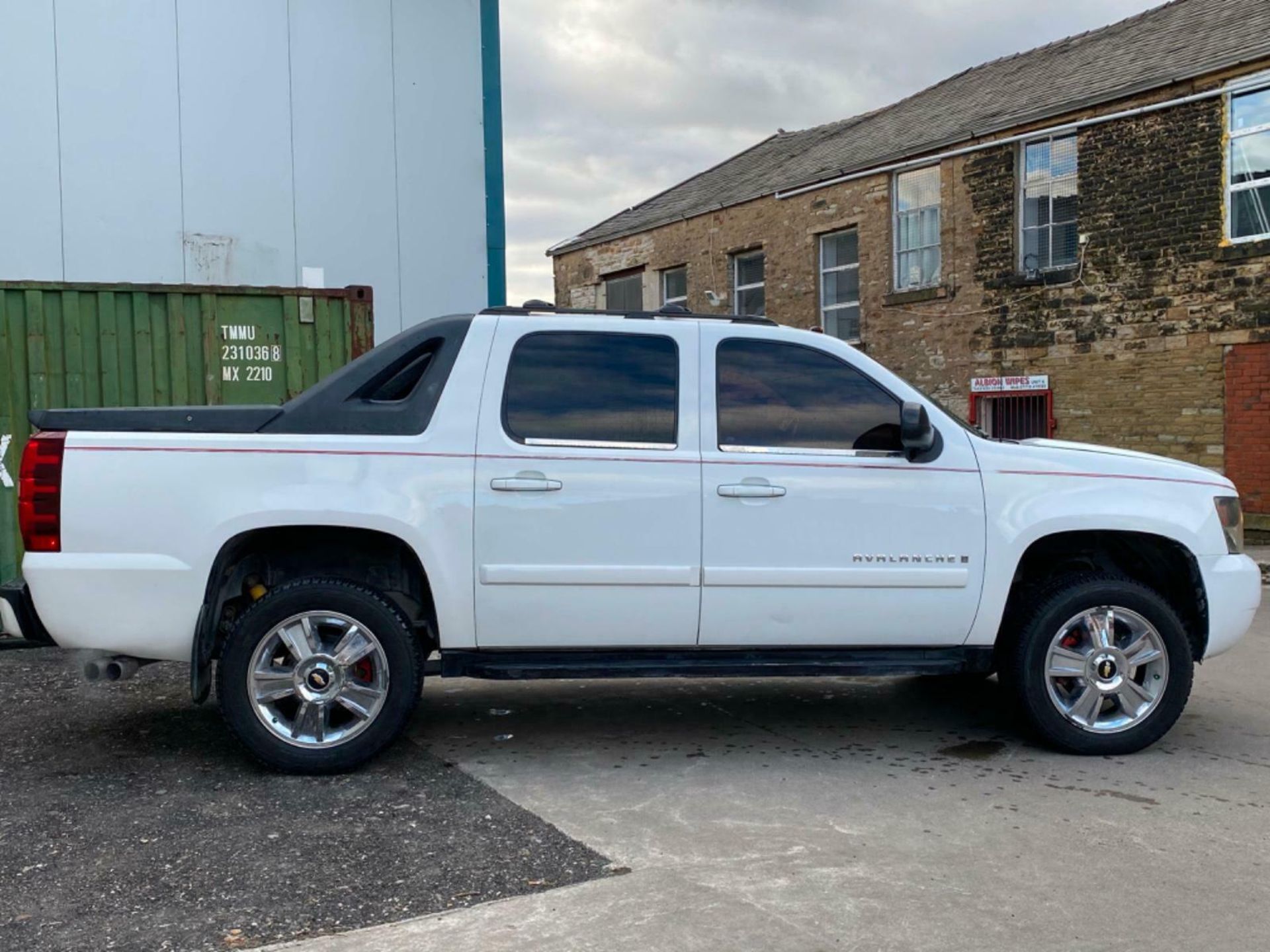 CHEVROLET AVALANCHE LTZ 4x4 OFFROADER LIKE TAHOE SILVERADO AMERICAN PICKUP LHD - Image 10 of 12