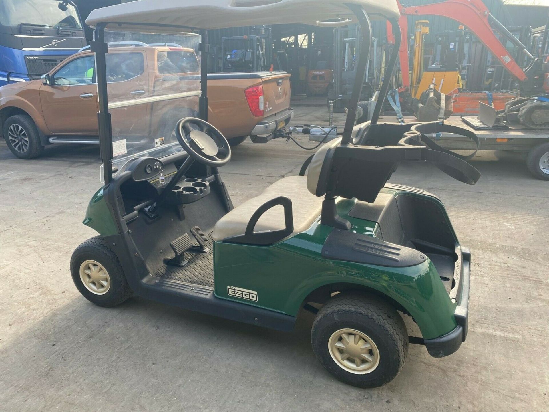 EZGO GOLF BUGGY, ELECTRIC, YEAR 2014, COMPLETE WITH ONBOARD CHARGER, IMMACULATE CONDITION *PLUS VAT* - Image 2 of 5